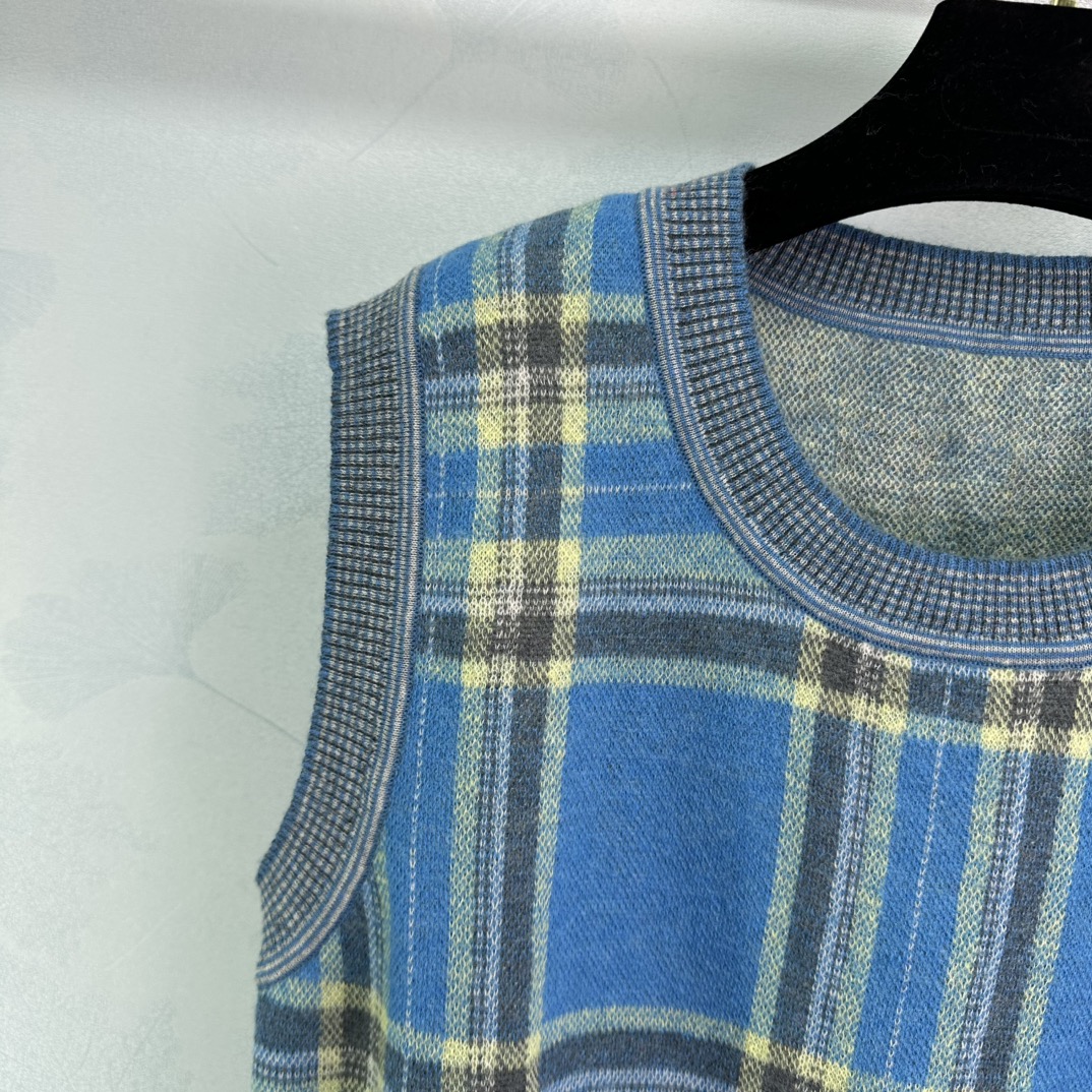 Fashionable Women’s Suit with Embroidered Saturn Knitted Top – Autumn Collection - 图片 3