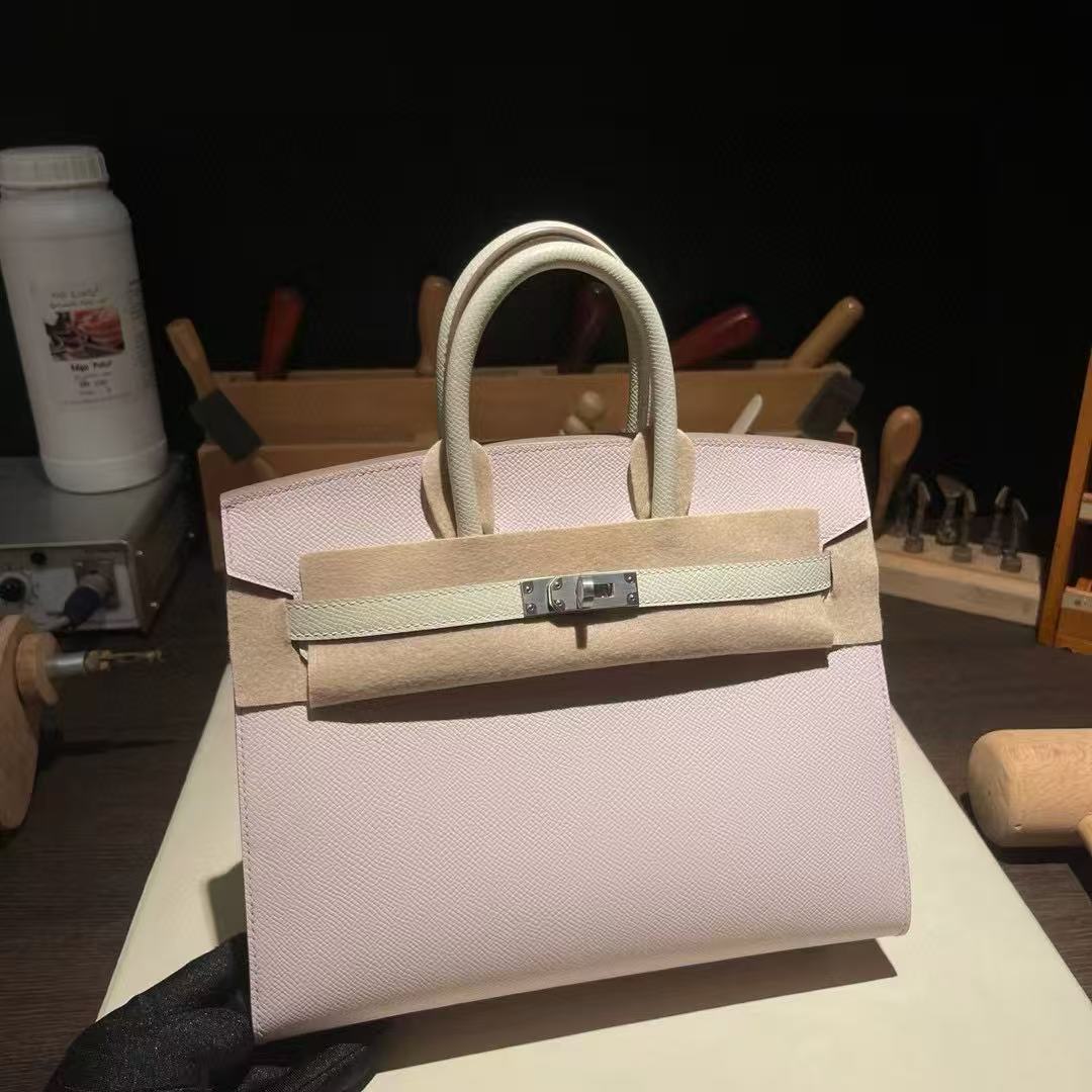 NO:700115,25 platinum, outer seam e, dream pink and milkshake white, brushed silver buckle, wow fairy appearance, pink and tender super fairy ♀ brushed buckle adds texture, it is not too beautiful to wear a sweater coat in autumn and winter, Hermes, hermes, sweaters, Hermes,1986090925铂金 外缝 e 梦幻粉拼奶昔白 拉丝银扣 哇神仙颜值 粉粉嫩嫩的超级仙♀ 拉丝扣更显质感 秋冬搭毛衣大衣简直不要太美,爱马仕,hermes,sweaters,Hermes,,Bag