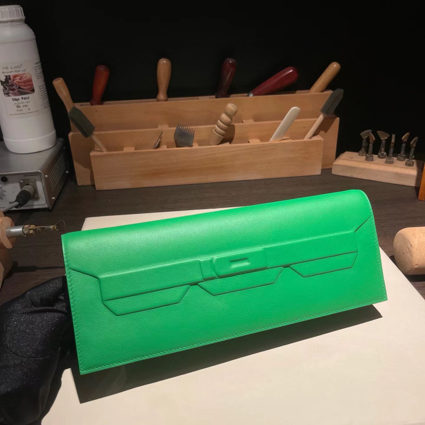 NO:700106,New in stock shadow clouth swife bamboo green phantom clutch bag is very cool, three-dimensional embossed design brings strong visual impact, no hardware, light and elegant, Hermes, hermes, stuart weitzman, handbag, Hermes,19860909现货上新 shadow clouth swife 竹子绿 幻影手拿包泰酷辣,立体的浮雕设计,带来强烈的视觉冲击,没有任何五金,轻便大气,爱马仕,hermes,stuart weitzman,handbag,Hermes,,Bag