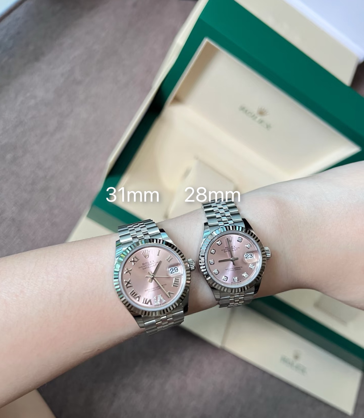 NO:157170,Compared with time, it is late. If it is a gift, it is sincere, every bit is good enough and excellent enough. A  Factory/Yi Factory new product, new Rolex women's 28mm log model new upgraded version arrives. This time, we cooperated with overseas Suerman Studio to launch a new generation of the highest quality ultimate version 28mm women's Rolex log style. Let its own standards and top-end configuration, the passage of time allows comparison and collision to write high-quality quality, and you can show off yourself. (1) The original mold is opened, disassembled and cloned, all components of the entire watch can be perfectly interchanged with the original, and all aspects attach great importance to keep the same. The perfect synchronization appearance is small and exquisite and elegant. (2) The entire watch is made of 904 stainless steel,  Hard, wear-resistant, the luster of steel is shiny. The synchronous counter is one card and one code. (3) All rose gold, all gold, intergold, intergold, intergold, each model focuses on electroplating technology as [edged treatment, side steel, non-slip steel], which is more wear-resistant, long-lasting and not easy to fade. Precious metal model case and steel belt buckle [both dog head, balance, precious metal logo]. (4) Strong waterproof performance, integrated molded mid-layer case, screw-in bottom cover and screw-in winding crown, sinking glass height, magnifying glass crystal transparent, sapphire glass transparent concealer.  Original imported high-quality ears. (5) The dial synchronous original uses sunlight effect, refracting elegant luster. This effect requires excellent brushing technology to create engravings that expand outward from the center of the dial. (6) The hour, minute, second hand and the length and shape are consistent. The original version is consistent with the calendar font. It truly makes the front the same. [Crocodile can be matched by yourself] (aperture, tooth ring, Swarovski diamond ring) [Watch strap can be matched with optional matching] (1) Commemorative type, five-grid chain link (5 bead belt) (2) Head type, three-grid arch link (3 bead belt) (3) Oyster bracelet, three-grid chain link (3 bead plate belt) (7) The movement is equipped with 2 options. Customized, integrated basic version of Swiss 2671 movement. Customized, integrated lettering version Rolex 2236 model movement.  All are the same functional movements of the original 2236 machine (quick adjustment instant jump calendar function) (the second hand is the pause second function) Different from other low-profile versions of the same model, they adjust the time. The second hand is not stopped, and the second hand is not stopped. The A Factory's new generation ultimate version of the 28mm women's log style is truly high quality, high performance and high stability. (8) A Factory has always maintained a standard and excellent style so that buyers and sellers can worry about it. (A A series of product text keyword search is Yi Factory),,swarovski,rolex, gold19860909与时间对比, 它是迟到的,若是当礼物,它是真心实意的,点点滴滴足够好,足够优. A  Factory/易厂新品,新款劳力士女装28mm日志型全新升级终极版本到货 此次联合海外Suerman工作室合作推出全新一代最高品质终极版本28毫米女装劳力士日志款式.让本身标准及为顶配,时间的流逝让对比与碰撞谱写优质的品质,拿得出手的自己.（1）原版开模,拆解比对克隆,整表所有组件均可完美与原版互换,各方面高度重视保持一致.完美同步外观小巧玲珑,雅致.（2）整表采用904精钢的材质, 坚硬,耐磨,钢的光泽亮闪闪.同步专柜一表一卡一码.（3）全玫瑰金、全黄金、间黄金,间玫瑰金,各型号重点使用电镀工艺为【包边处理,侧边不漏钢,不漏钢】,更加耐磨,持久不轻易掉色.贵金属型号表壳,及钢带扣子【均印有狗头, 天平, 贵金属标志】.（4）防水性能强,一体成型中层表壳,旋入式底盖及旋入式上链表冠,下沉玻璃高度,放大镜晶体通透,蓝宝石玻璃透亮遮瑕. 原装进口高质量生耳.（5）表盘同步原版均采用太阳光线效果,折射出淡雅光泽.这种效果需要超卓的刷光技术,打造从表盘中央往外扩展的刻纹.（6）一一开模复制的时,分,秒针,长短形状一致.原版一致日历字体.真正做到正面如出一辙.【圈口可自选择搭配】（光圈 、牙圈 、施华洛世奇钻圈）【表带可选择搭配】（1）纪念型,五格链节（5珠带）（2）元首型, 三格拱形链节（3珠散带）（3）蚝式表链,三格链节（3珠板带）（7）配置机芯为2 种选择 定制 一体基础版瑞士2671机芯 定制一体刻字版劳力士2236型号机芯 均为对版原版2236机一致功能机芯（快调瞬跳日历功能）（调时秒针为暂停秒功能）  区别其他同款低配置版,它们调节时间 秒针不停秒, 不停秒. A Factory新一代终极版本28毫米女装日志款式真正高品质高卓越性能.高稳定性.（8）A Factory一直保持标准的优良作风让买家与卖家都能后顾无忧.（A 一系列产品文字关键词搜索为易厂）,,swarovski,rolex,gold,Watch