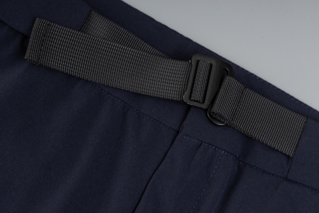 Innovative Fortius 2.0 Outdoor Pants with Versatile Weather Adaptability - 图片 4