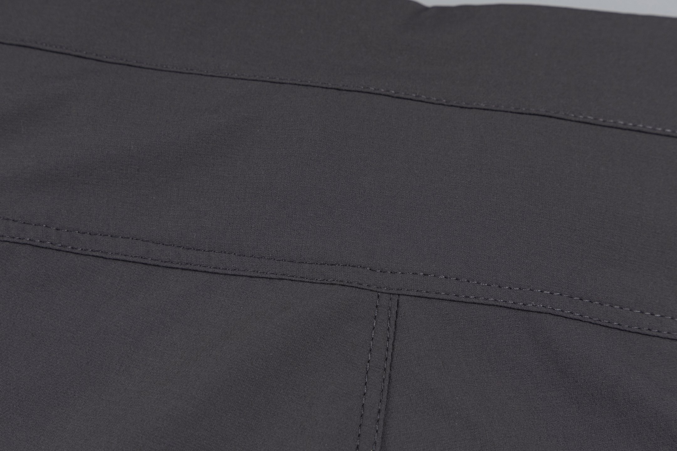 Gamma LT Leisure Pants: Versatile Outdoor Wear with Weatherproof Features - 图片 7