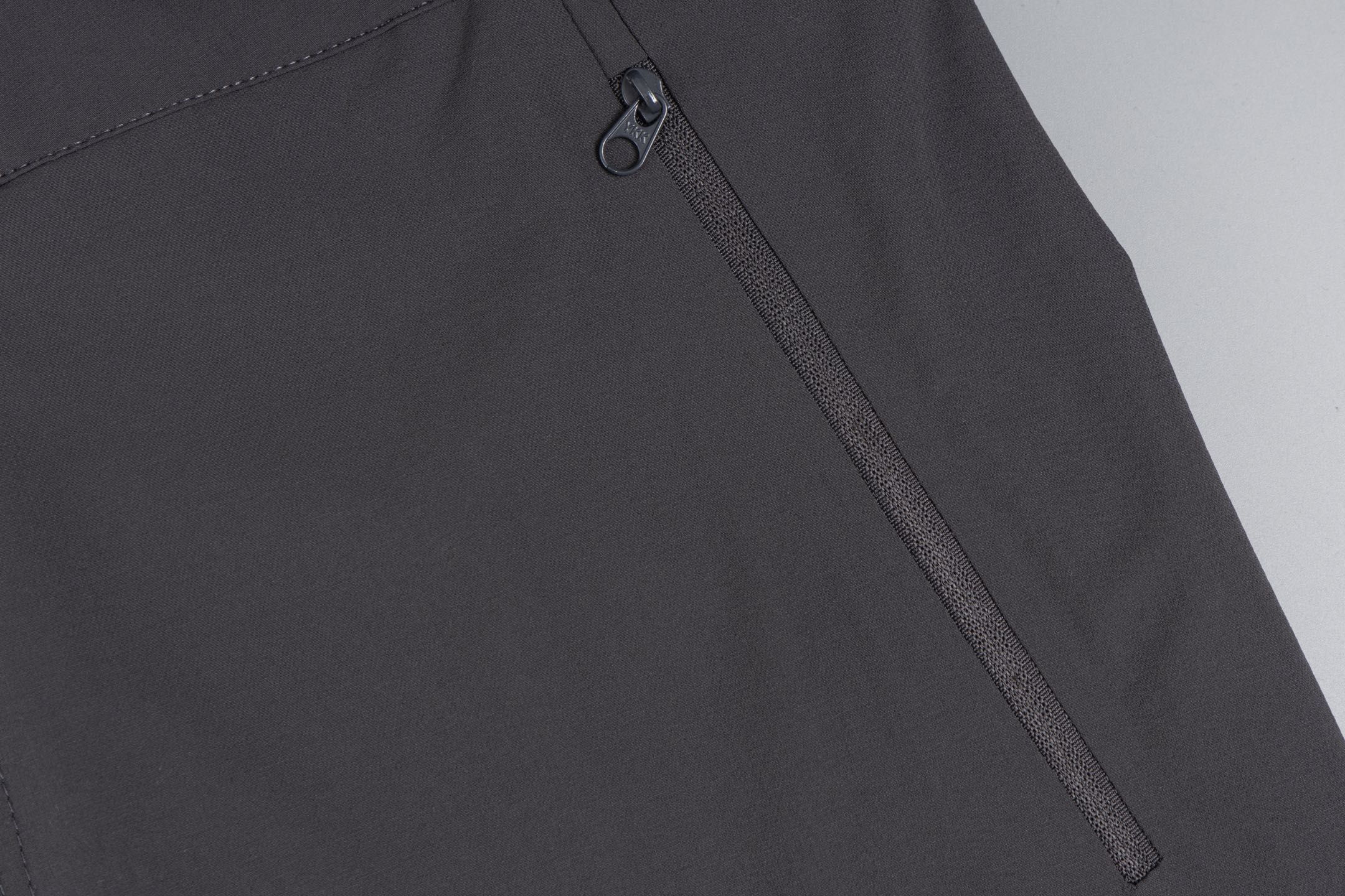 Gamma LT Leisure Pants: Versatile Outdoor Wear with Weatherproof Features - 图片 9