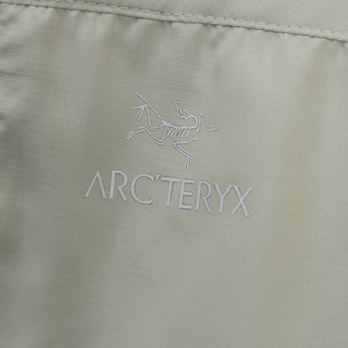 P230
夏季爆款皮肤衣防晒服
Arc‘teryx始祖鸟拼色百搭防晒服皮肤衣男女同款
轻薄款,高品质!
拥有国家权威认证,防晒值50+ 纳米速干面料!不闷热,透气性好!
夏季始祖鸟薄款透气高端超薄皮肤衣 防紫外线 UPFV+50材质,夏天有了此款防晒衣亲们就再也不用害怕夏日炎炎的太阳了,
顶级尼龙速干面料 防紫外线指数 国家UPFV50+防紫外线弹力下摆各细节图
处处完美 穿着柔软亲肤弹力舒适 户外运动登山旅行必备良品如既往高端品质
尺码 S~~XXL