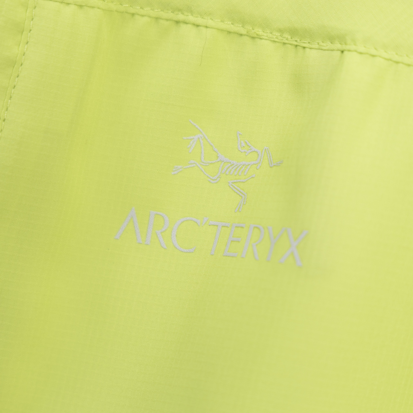 P230
夏季爆款皮肤衣防晒服
Arc‘teryx始祖鸟拼色百搭防晒服皮肤衣男女同款
轻薄款,高品质!
拥有国家权威认证,防晒值50+ 纳米速干面料!不闷热,透气性好!
夏季始祖鸟薄款透气高端超薄皮肤衣 防紫外线 UPFV+50材质,夏天有了此款防晒衣亲们就再也不用害怕夏日炎炎的太阳了,
顶级尼龙速干面料 防紫外线指数 国家UPFV50+防紫外线弹力下摆各细节图
处处完美 穿着柔软亲肤弹力舒适 户外运动登山旅行必备良品如既往高端品质
尺码 S~~XXL