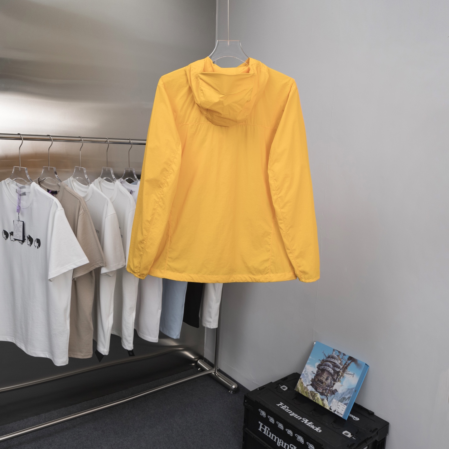 P250
人手必备皮肤衣防晒服50+
ARCTERYX始祖鸟SQUAMISH男女同款HOODY防晒衣皮肤衣风壳透气防风
始祖鸟25年夏季新品情侣款跑步系列运动健身夜跑夏季透气梭织上衣外套
机能薄型夹克小冲锋衣皮肤衣防晒衣!
男女同款可配情侣装!最新款,夏季必备!高端品质无敌!
进口科技防晒面料,具备优异的高弹性原纱防晒,可反复水洗,防晒更持久阻隔紫外线高达99%不闷不热更透气空气、面料与肌肤形成汽热微循环,始终保持凉感!
适用于远足徒步、日常旅行等多种户外运动。采用Windwall防风面料、面料特别密、经过防泼水处理、具有出色的防水防风性能、为户外活动提供舒适的防护…设计简约大气、老少皆宜、亲子穿着、春夏户外活动旅行必不可少…连帽设计、更好的包裹性能更好防护你,拉链安全口袋、放置小物件非常实用最为闪亮拒绝平庸…个性鲜明、时尚运动兼备!立体裁剪 层次分明、立体十足…彰显档次感!
颜色: 黑色 原子灰 云天蓝 幸运蓝 埃及橙