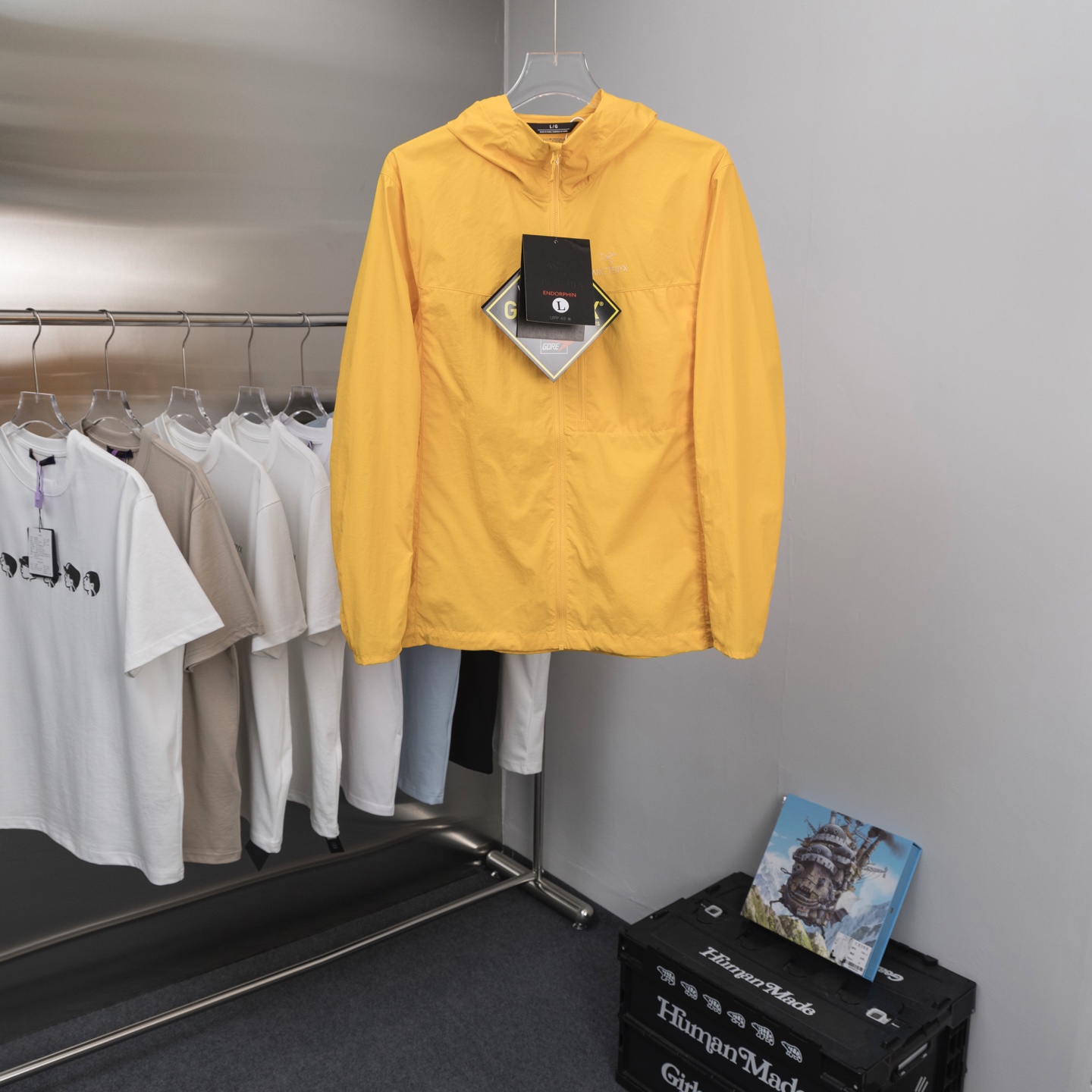 P250
人手必备皮肤衣防晒服50+
ARCTERYX始祖鸟SQUAMISH男女同款HOODY防晒衣皮肤衣风壳透气防风
始祖鸟25年夏季新品情侣款跑步系列运动健身夜跑夏季透气梭织上衣外套
机能薄型夹克小冲锋衣皮肤衣防晒衣!
男女同款可配情侣装!最新款,夏季必备!高端品质无敌!
进口科技防晒面料,具备优异的高弹性原纱防晒,可反复水洗,防晒更持久阻隔紫外线高达99%不闷不热更透气空气、面料与肌肤形成汽热微循环,始终保持凉感!
适用于远足徒步、日常旅行等多种户外运动。采用Windwall防风面料、面料特别密、经过防泼水处理、具有出色的防水防风性能、为户外活动提供舒适的防护…设计简约大气、老少皆宜、亲子穿着、春夏户外活动旅行必不可少…连帽设计、更好的包裹性能更好防护你,拉链安全口袋、放置小物件非常实用最为闪亮拒绝平庸…个性鲜明、时尚运动兼备!立体裁剪 层次分明、立体十足…彰显档次感!
颜色: 黑色 原子灰 云天蓝 幸运蓝 埃及橙