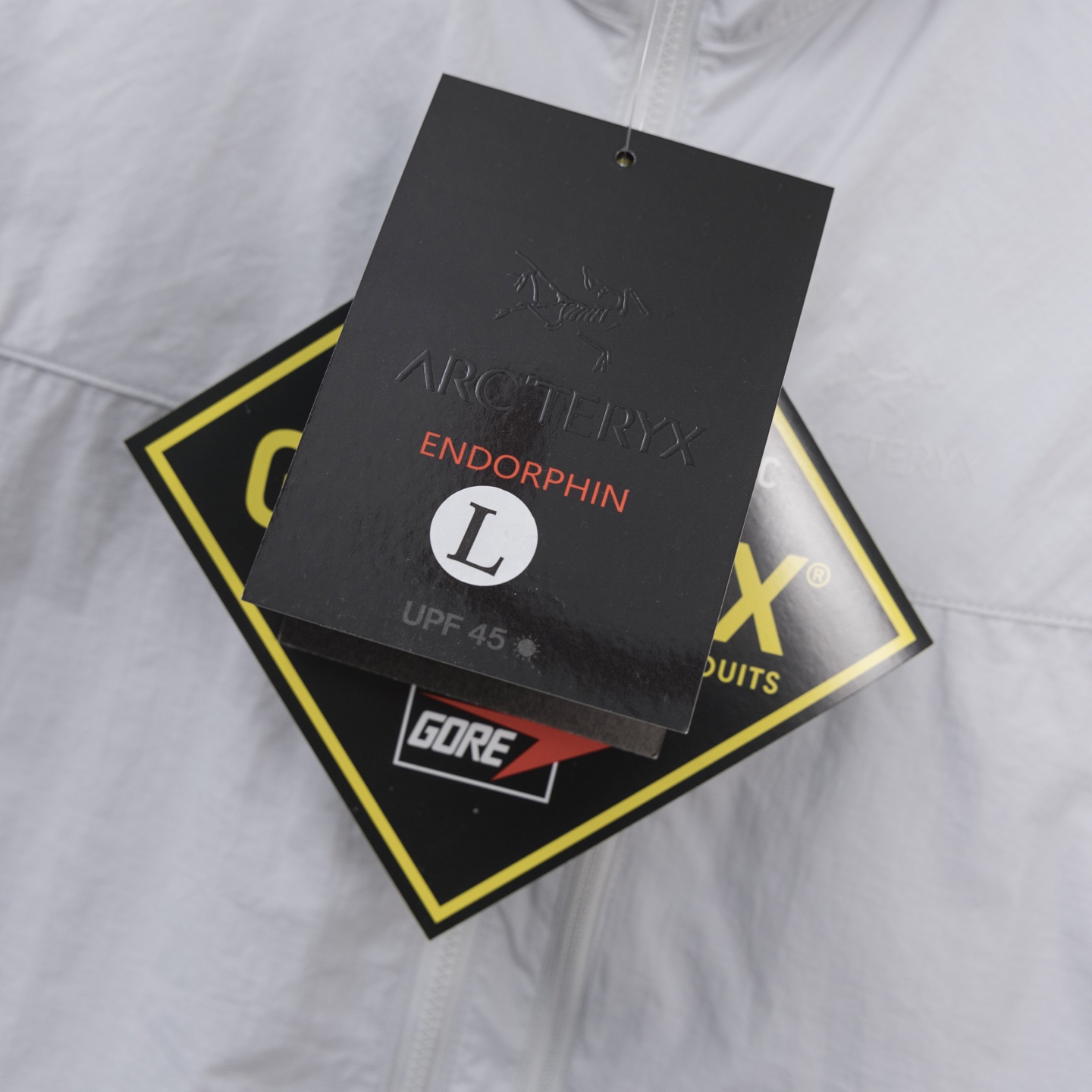 P250
人手必备皮肤衣防晒服50+
ARCTERYX始祖鸟SQUAMISH男女同款HOODY防晒衣皮肤衣风壳透气防风
始祖鸟25年夏季新品情侣款跑步系列运动健身夜跑夏季透气梭织上衣外套
机能薄型夹克小冲锋衣皮肤衣防晒衣!
男女同款可配情侣装!最新款,夏季必备!高端品质无敌!
进口科技防晒面料,具备优异的高弹性原纱防晒,可反复水洗,防晒更持久阻隔紫外线高达99%不闷不热更透气空气、面料与肌肤形成汽热微循环,始终保持凉感!
适用于远足徒步、日常旅行等多种户外运动。采用Windwall防风面料、面料特别密、经过防泼水处理、具有出色的防水防风性能、为户外活动提供舒适的防护…设计简约大气、老少皆宜、亲子穿着、春夏户外活动旅行必不可少…连帽设计、更好的包裹性能更好防护你,拉链安全口袋、放置小物件非常实用最为闪亮拒绝平庸…个性鲜明、时尚运动兼备!立体裁剪 层次分明、立体十足…彰显档次感!
颜色: 黑色 原子灰 云天蓝 幸运蓝 埃及橙