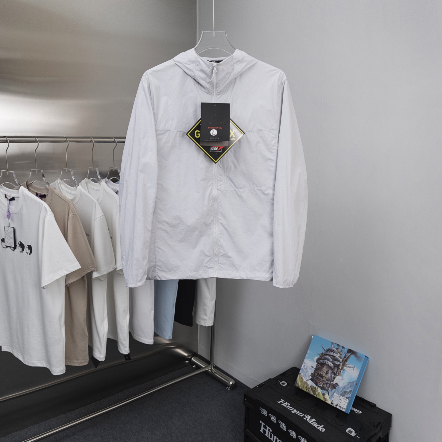 P250
人手必备皮肤衣防晒服50+
ARCTERYX始祖鸟SQUAMISH男女同款HOODY防晒衣皮肤衣风壳透气防风
始祖鸟25年夏季新品情侣款跑步系列运动健身夜跑夏季透气梭织上衣外套
机能薄型夹克小冲锋衣皮肤衣防晒衣!
男女同款可配情侣装!最新款,夏季必备!高端品质无敌!
进口科技防晒面料,具备优异的高弹性原纱防晒,可反复水洗,防晒更持久阻隔紫外线高达99%不闷不热更透气空气、面料与肌肤形成汽热微循环,始终保持凉感!
适用于远足徒步、日常旅行等多种户外运动。采用Windwall防风面料、面料特别密、经过防泼水处理、具有出色的防水防风性能、为户外活动提供舒适的防护…设计简约大气、老少皆宜、亲子穿着、春夏户外活动旅行必不可少…连帽设计、更好的包裹性能更好防护你,拉链安全口袋、放置小物件非常实用最为闪亮拒绝平庸…个性鲜明、时尚运动兼备!立体裁剪 层次分明、立体十足…彰显档次感!
颜色: 黑色 原子灰 云天蓝 幸运蓝 埃及橙