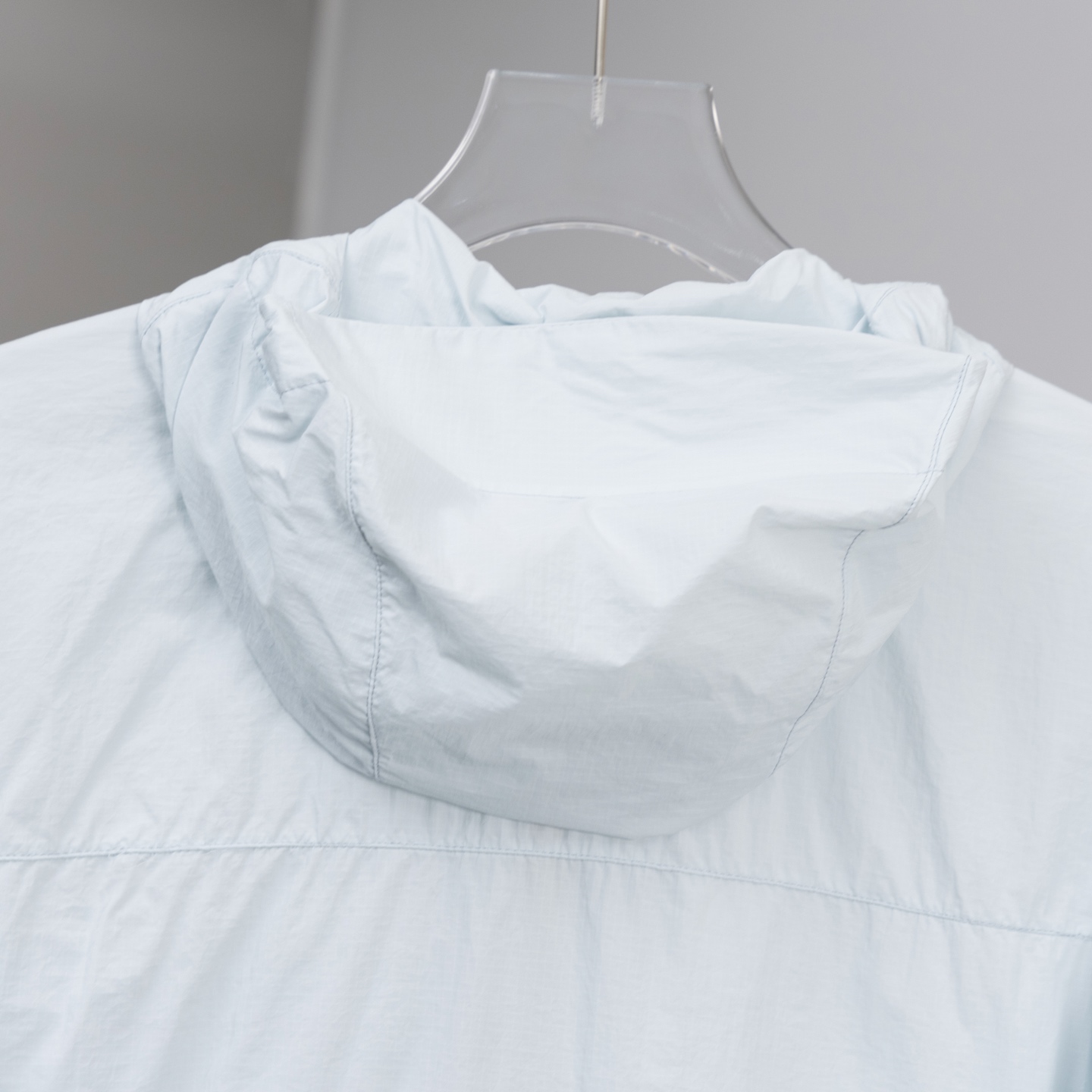 P250
人手必备皮肤衣防晒服50+
ARCTERYX始祖鸟SQUAMISH男女同款HOODY防晒衣皮肤衣风壳透气防风
始祖鸟25年夏季新品情侣款跑步系列运动健身夜跑夏季透气梭织上衣外套
机能薄型夹克小冲锋衣皮肤衣防晒衣!
男女同款可配情侣装!最新款,夏季必备!高端品质无敌!
进口科技防晒面料,具备优异的高弹性原纱防晒,可反复水洗,防晒更持久阻隔紫外线高达99%不闷不热更透气空气、面料与肌肤形成汽热微循环,始终保持凉感!
适用于远足徒步、日常旅行等多种户外运动。采用Windwall防风面料、面料特别密、经过防泼水处理、具有出色的防水防风性能、为户外活动提供舒适的防护…设计简约大气、老少皆宜、亲子穿着、春夏户外活动旅行必不可少…连帽设计、更好的包裹性能更好防护你,拉链安全口袋、放置小物件非常实用最为闪亮拒绝平庸…个性鲜明、时尚运动兼备!立体裁剪 层次分明、立体十足…彰显档次感!
颜色: 黑色 原子灰 云天蓝 幸运蓝 埃及橙