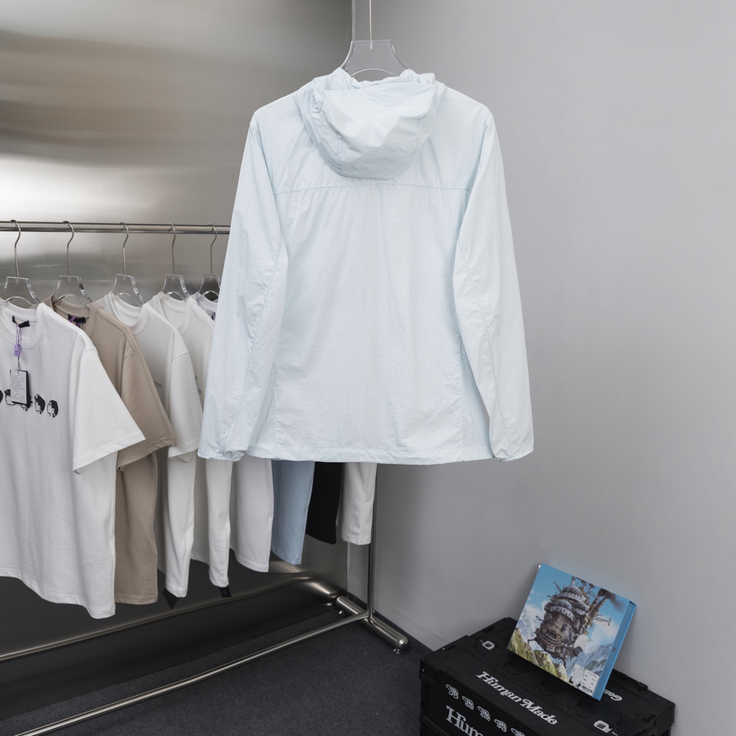 P250
人手必备皮肤衣防晒服50+
ARCTERYX始祖鸟SQUAMISH男女同款HOODY防晒衣皮肤衣风壳透气防风
始祖鸟25年夏季新品情侣款跑步系列运动健身夜跑夏季透气梭织上衣外套
机能薄型夹克小冲锋衣皮肤衣防晒衣!
男女同款可配情侣装!最新款,夏季必备!高端品质无敌!
进口科技防晒面料,具备优异的高弹性原纱防晒,可反复水洗,防晒更持久阻隔紫外线高达99%不闷不热更透气空气、面料与肌肤形成汽热微循环,始终保持凉感!
适用于远足徒步、日常旅行等多种户外运动。采用Windwall防风面料、面料特别密、经过防泼水处理、具有出色的防水防风性能、为户外活动提供舒适的防护…设计简约大气、老少皆宜、亲子穿着、春夏户外活动旅行必不可少…连帽设计、更好的包裹性能更好防护你,拉链安全口袋、放置小物件非常实用最为闪亮拒绝平庸…个性鲜明、时尚运动兼备!立体裁剪 层次分明、立体十足…彰显档次感!
颜色: 黑色 原子灰 云天蓝 幸运蓝 埃及橙