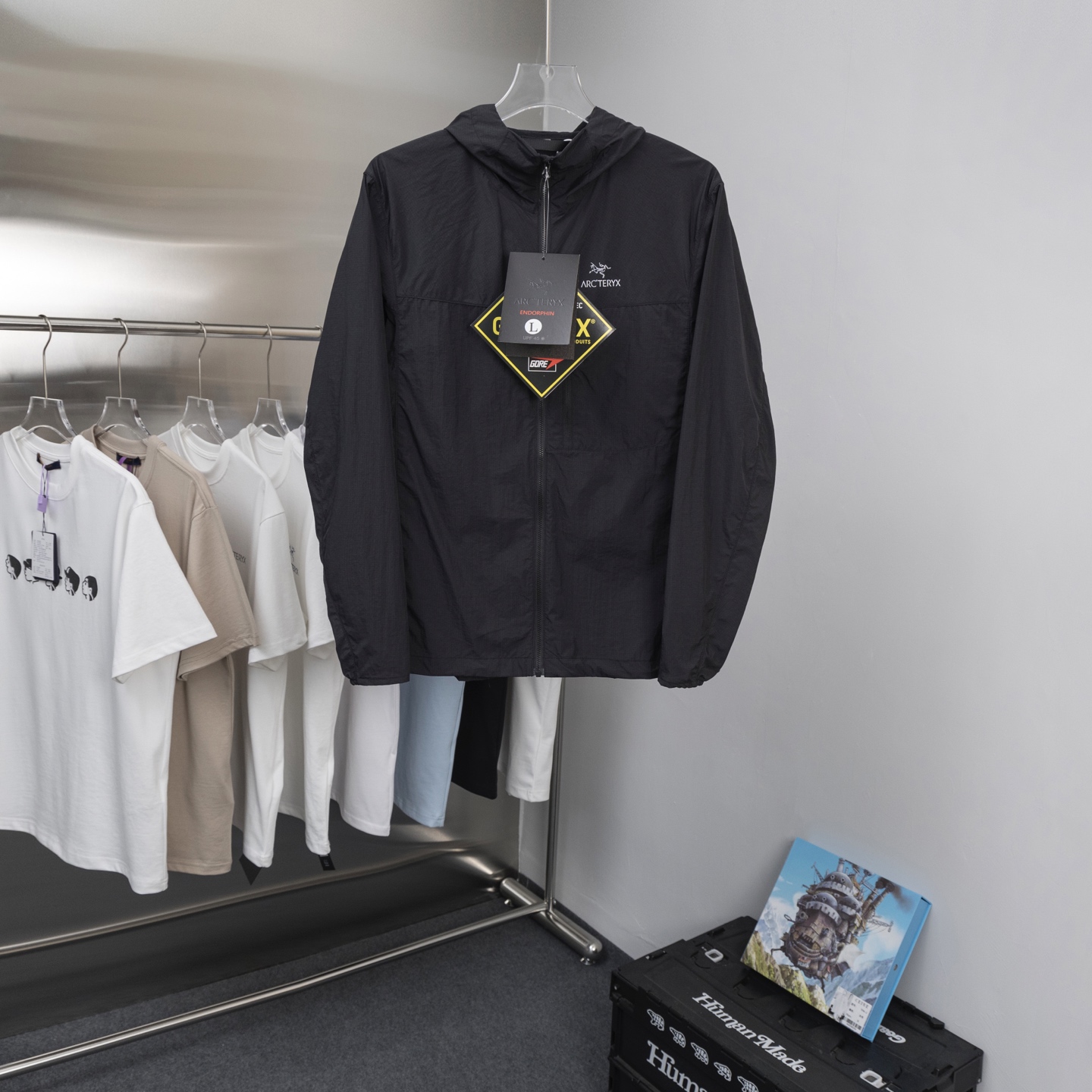 P250
人手必备皮肤衣防晒服50+
ARCTERYX始祖鸟SQUAMISH男女同款HOODY防晒衣皮肤衣风壳透气防风
始祖鸟25年夏季新品情侣款跑步系列运动健身夜跑夏季透气梭织上衣外套
机能薄型夹克小冲锋衣皮肤衣防晒衣!
男女同款可配情侣装!最新款,夏季必备!高端品质无敌!
进口科技防晒面料,具备优异的高弹性原纱防晒,可反复水洗,防晒更持久阻隔紫外线高达99%不闷不热更透气空气、面料与肌肤形成汽热微循环,始终保持凉感!
适用于远足徒步、日常旅行等多种户外运动。采用Windwall防风面料、面料特别密、经过防泼水处理、具有出色的防水防风性能、为户外活动提供舒适的防护…设计简约大气、老少皆宜、亲子穿着、春夏户外活动旅行必不可少…连帽设计、更好的包裹性能更好防护你,拉链安全口袋、放置小物件非常实用最为闪亮拒绝平庸…个性鲜明、时尚运动兼备!立体裁剪 层次分明、立体十足…彰显档次感!
颜色: 黑色 原子灰 云天蓝 幸运蓝 埃及橙