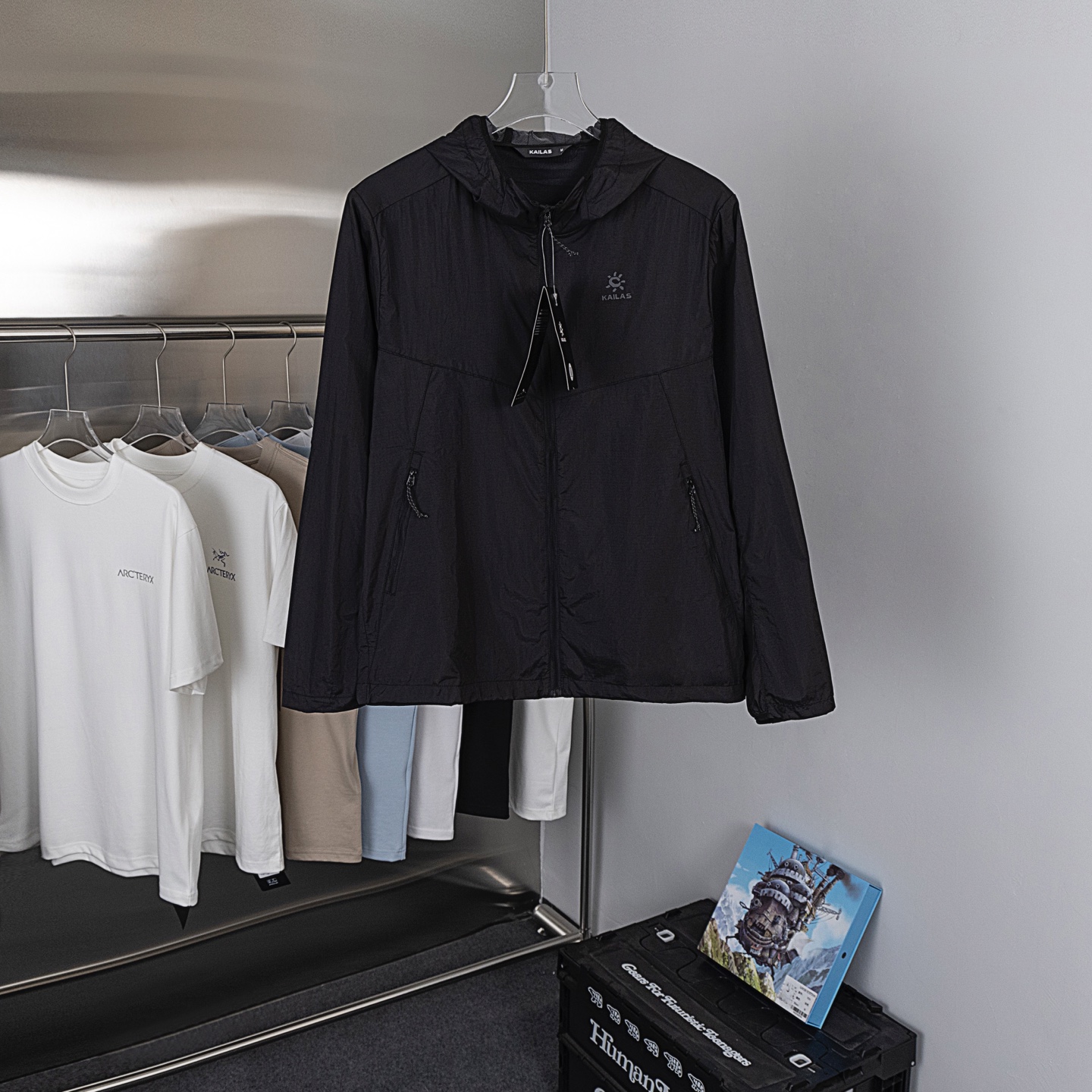 NO:735799,The new KAILAS official website has the same functional fabric, thin sun protection clothing, skin clothing jacket, customized reflective high voltage classic logo, inner mesh splicing, UV protection, sun protection UPF 80, same style outdoor sports couple clothing for men and women, color black white, size S～XXXL,, jackets & coats,19860909新款凯乐石 KAILAS 官网同款功能性面料薄款防晒服皮肤衣外套 定制反光高压经典logo 内网纱拼接 具有防紫外线 防晒UPF 80 男女同款户外运动情侣装 颜色黑色 白色 码数S～XXXL,,jackets & coats,,Men's clothing