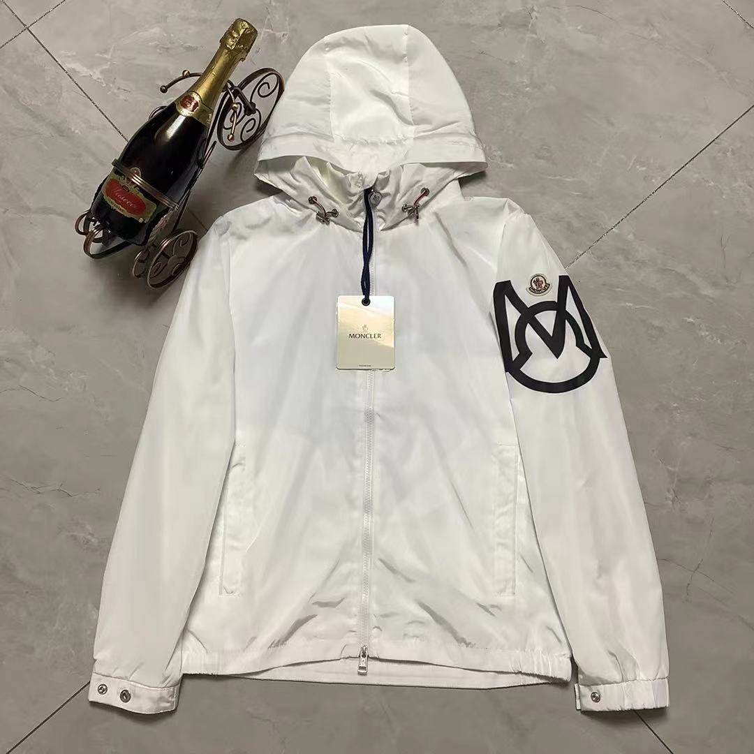 230 Moncler Montclair, chaqueta, parka, abrigo. Suave y cómodo, resistente al viento y al agua, y súper liger…