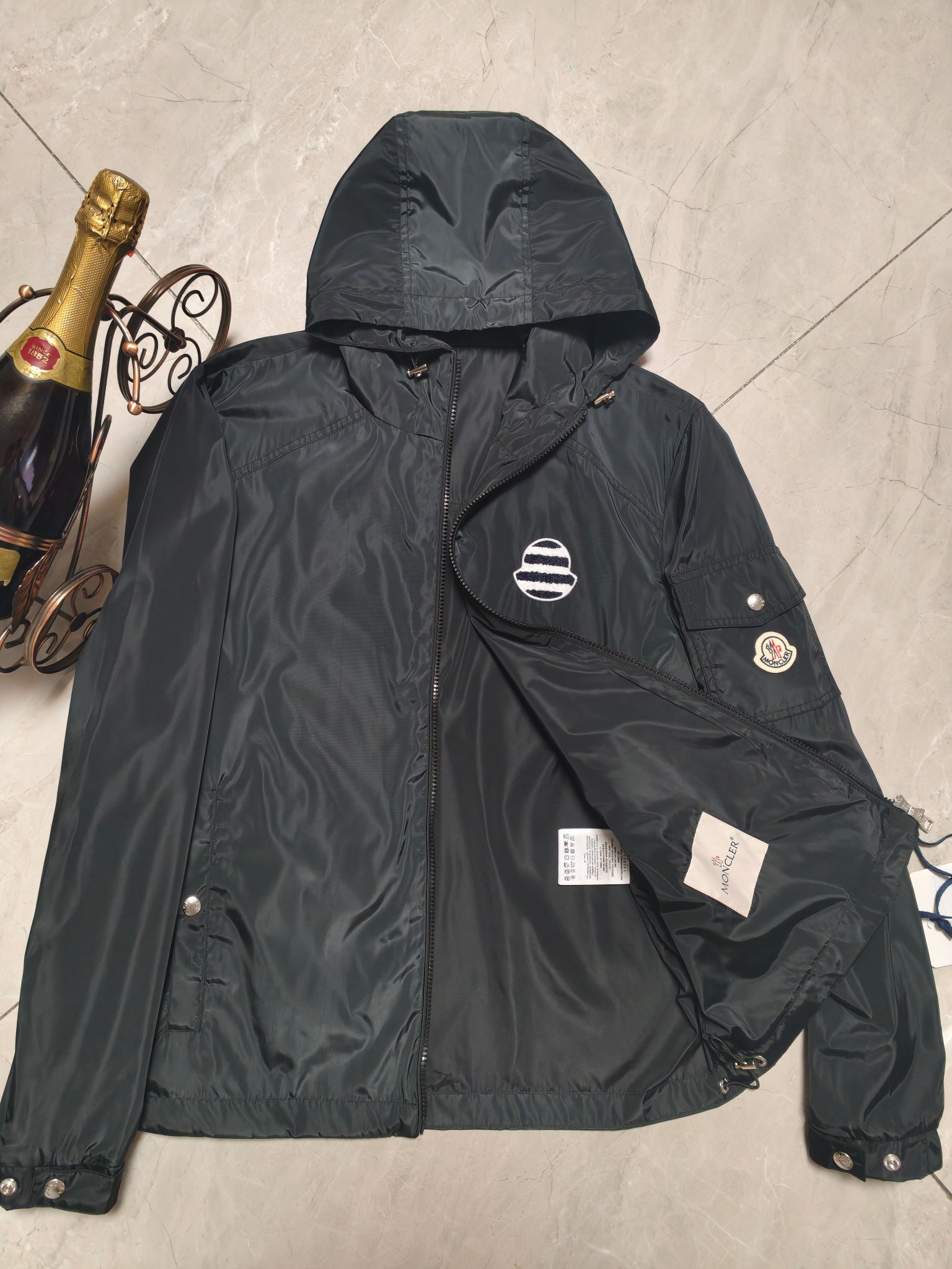 240 Moncler蒙口 classic hooded trench coat, fashion special fabric, imported ultra-thin polyester fiber fabric, unique te…