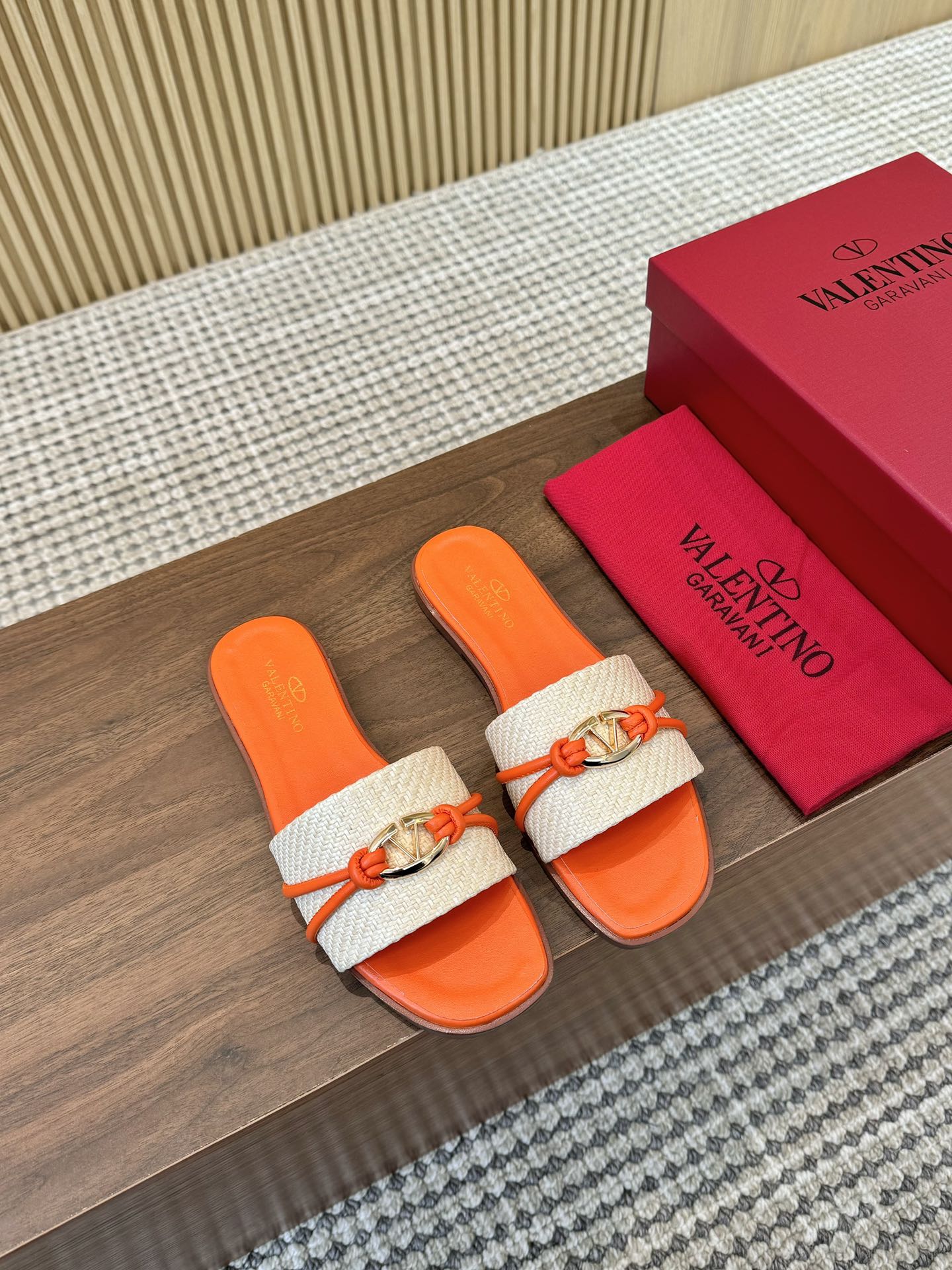 NO:230862,Valentino's latest styles, five colors available, size: 35-42: genuine leather sole 170, slippers, valentino, slippers19860909Valentino最新款式 五色可选 码数:35-42 : 真皮底170,拖鞋,valentino,slippers,Women's Shoes