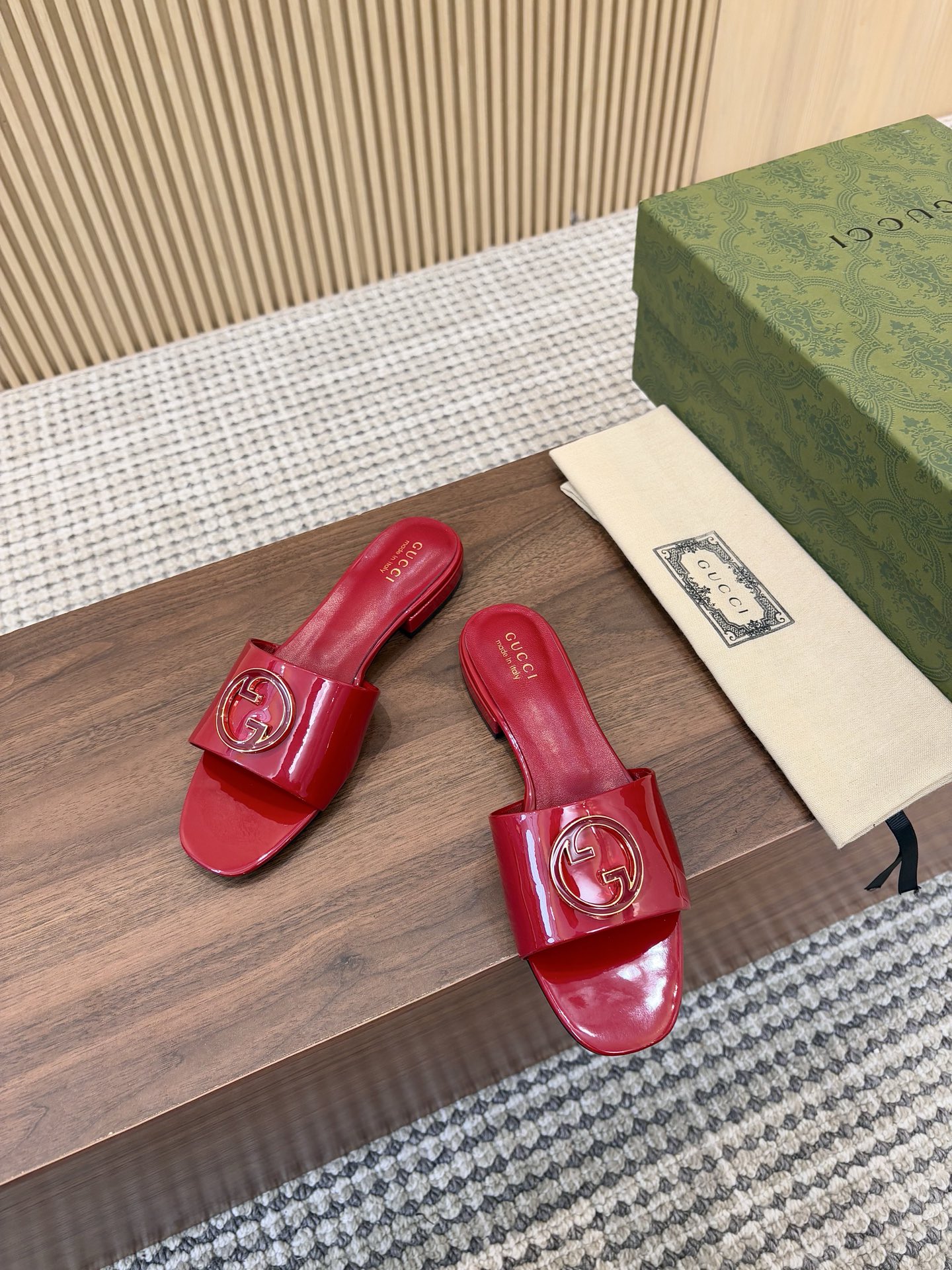 NO:438283,Rubber sole, leather sole, Gucci New embroidered large G horizontal belt mules, original version is copied one by one, the highest version is the same as YB, the details of all materials are consistent with YB, imported fabric, water-dyed leather, size.  35-41 (40 41 Customized No Returns and Exchanges), Slippers, Gucci, Slippers19860909橡胶底 皮底 Gucci 新品刺绣大G横带穆勒鞋 原版一比一复制,最高版本所有材质细节均与YB一致 面料进口漆皮 内里水染皮里 尺码 ．35-41 (40 41定制不退换）,拖鞋,gucci,slippers,Women's Shoes