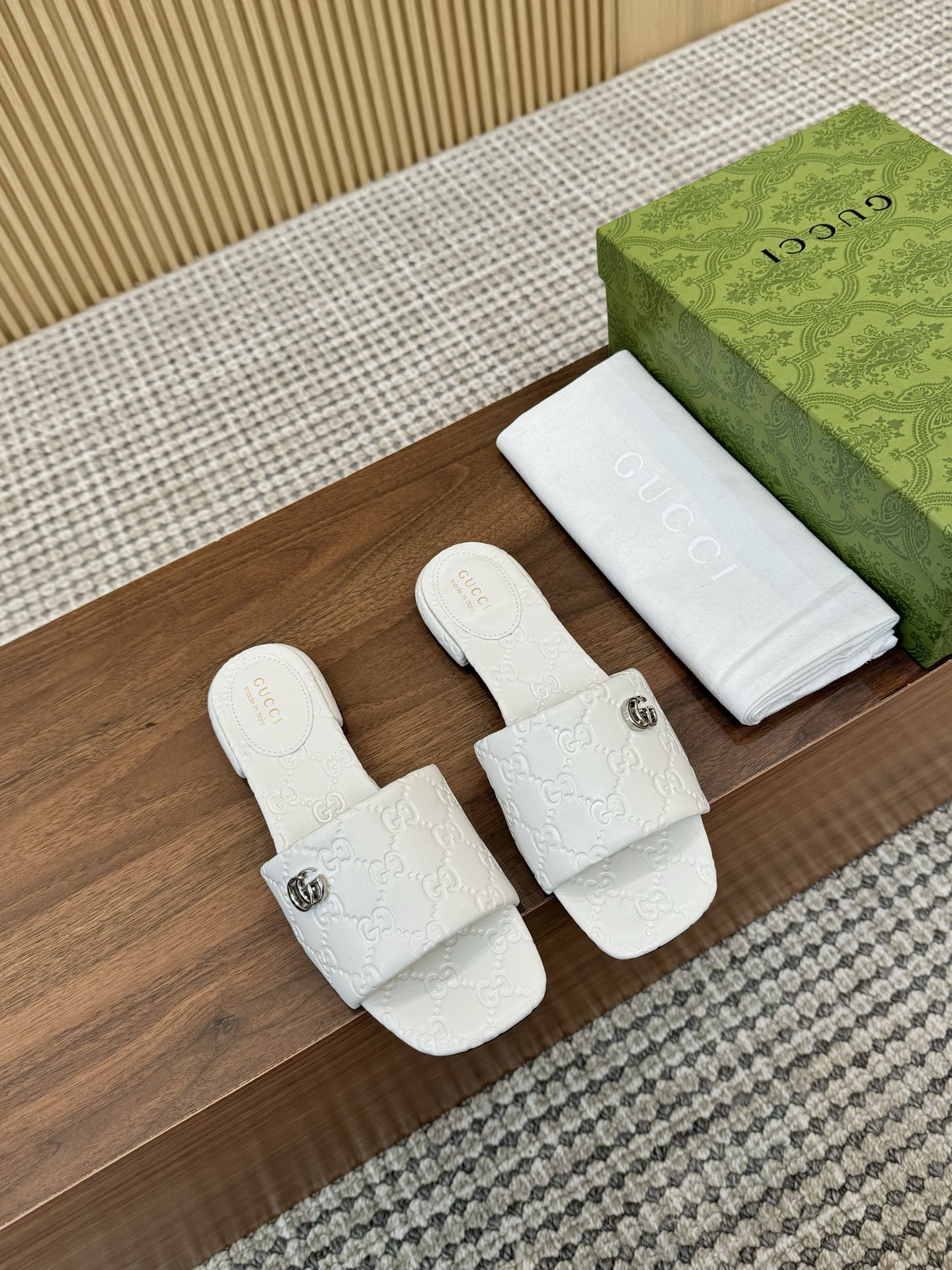 NO:259143,GUCCI 25 season new women's slippers six colors available size 35-42 price rubber sole genuine leather sole, slippers, gucci, slippers19860909GUCCI 25 季新款女士拖鞋 六色可选 码数35-42 价格橡胶底 真皮底,拖鞋,gucci,slippers,Women's Shoes