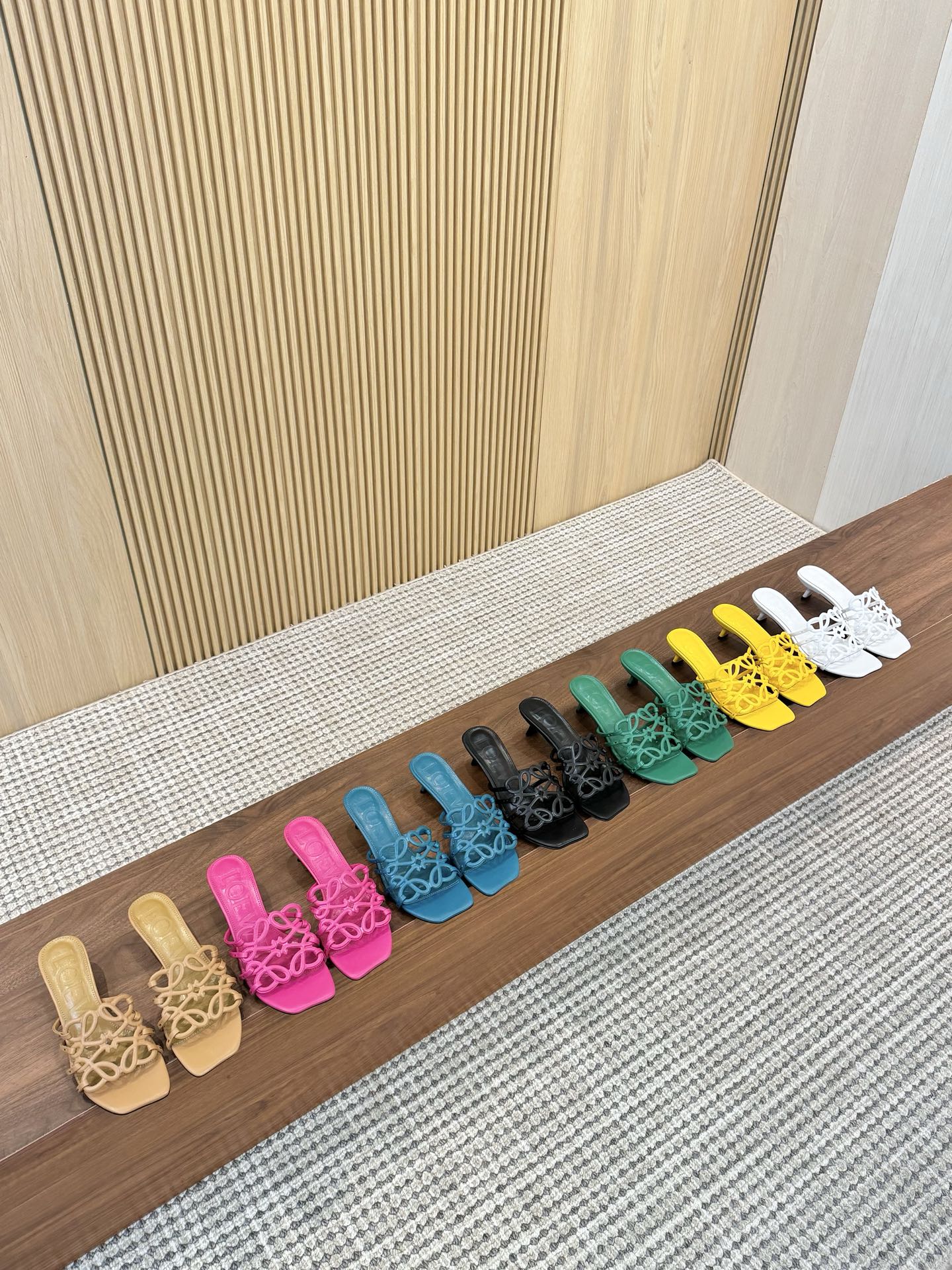 NO:266264,LOEWE spring and summer new style, optional seven colors, rubber sole: genuine leather sole:, slippers, loewe, slippers19860909LOEWE春夏新款 七色任选 橡胶底: 真皮底:,拖鞋,loewe,slippers,Women's Shoes