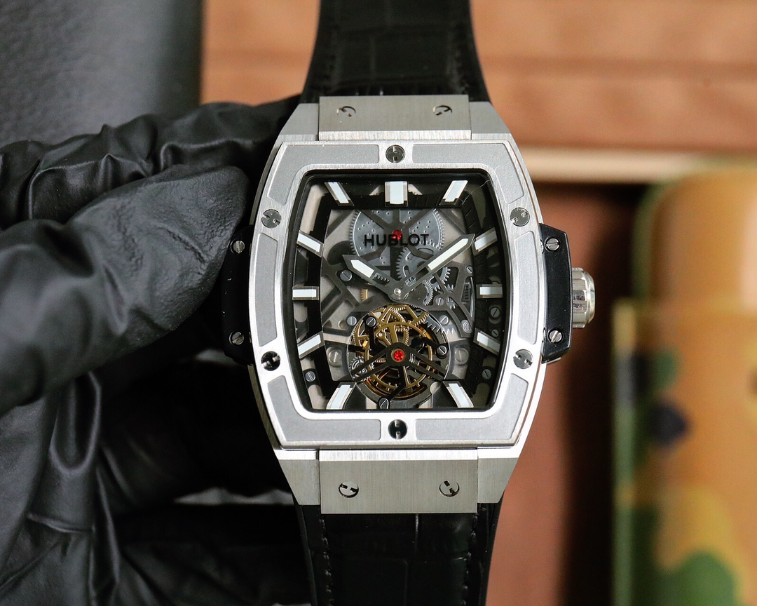 Hublot Men's Luxury Watch - Exquisite Flywheel Design & Skeleton Dial