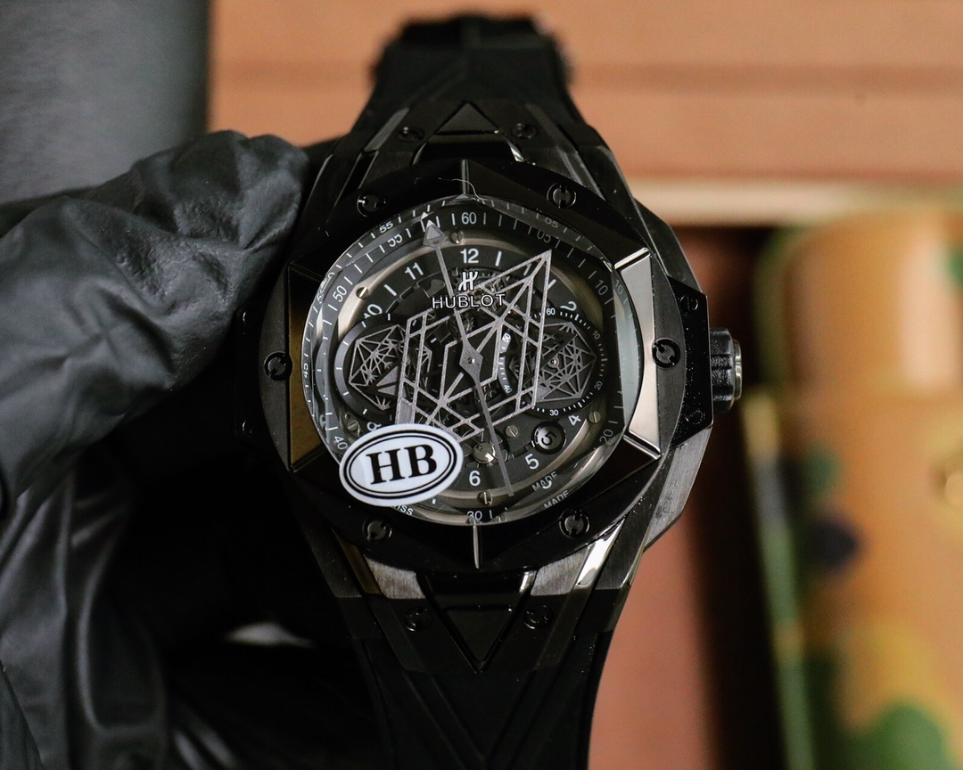 Hublot Big Bang Sang Bleu II 45 mm chronograph, shown in the complete original source image set. 9