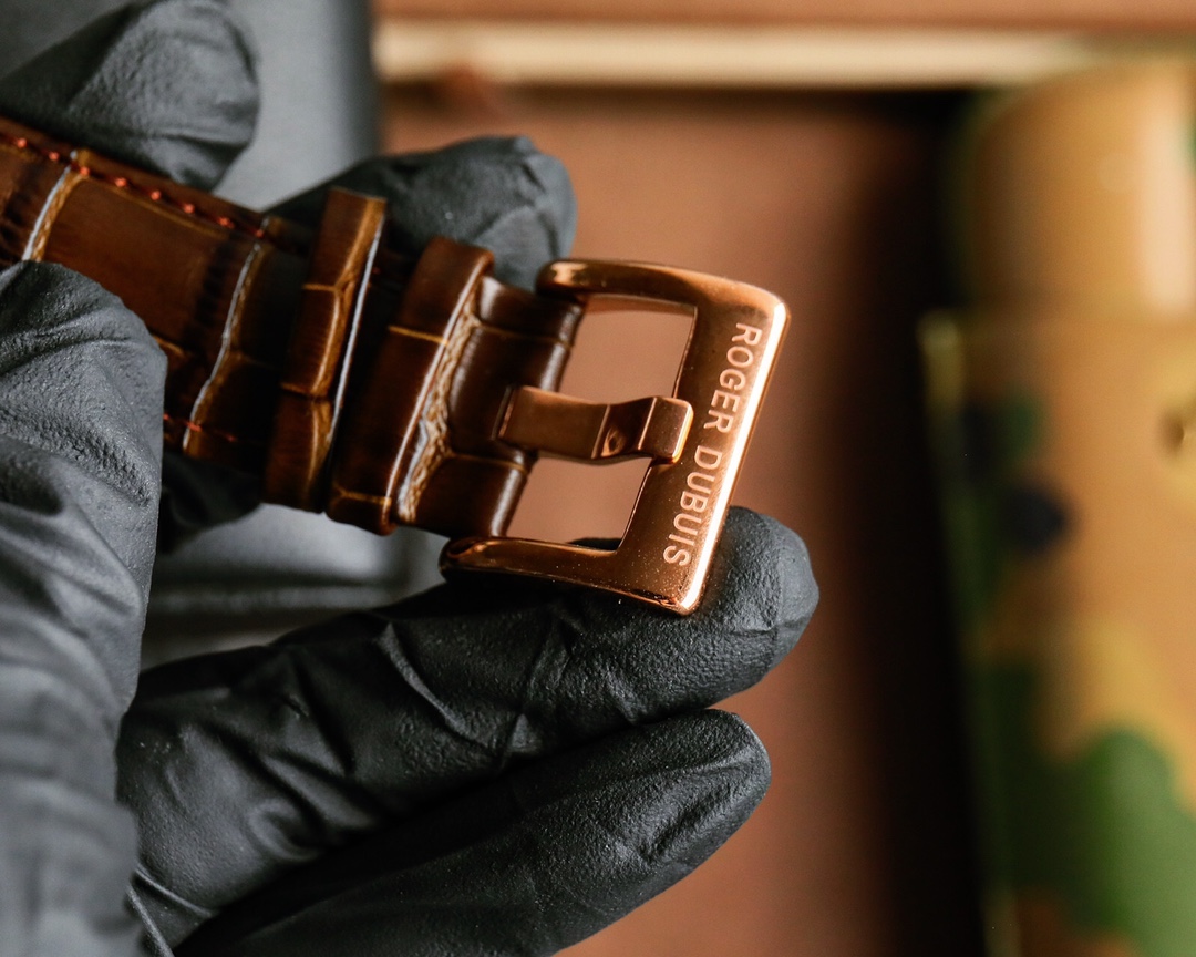 Roger Dubuis Excalibur King Series 1610 White Shell Watch with Unique Design - 图片 7