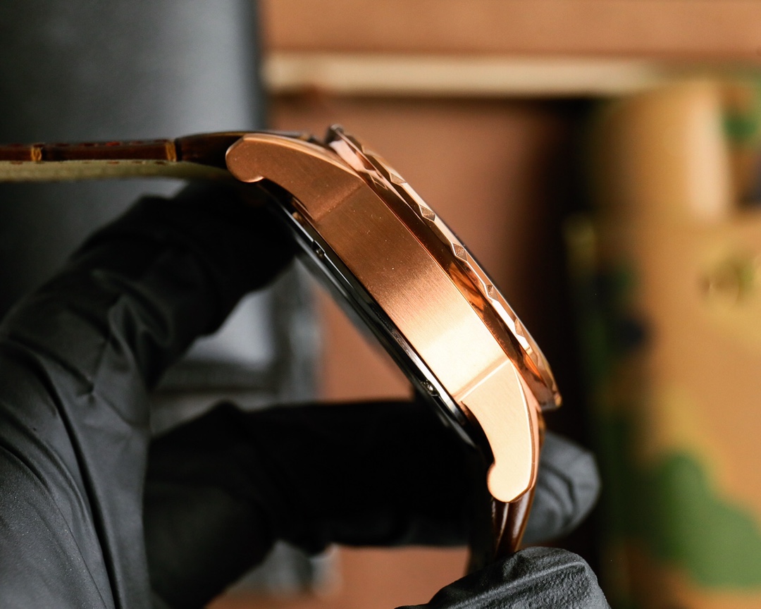 Roger Dubuis Excalibur King Series 1610 White Shell Watch with Unique Design - 图片 6