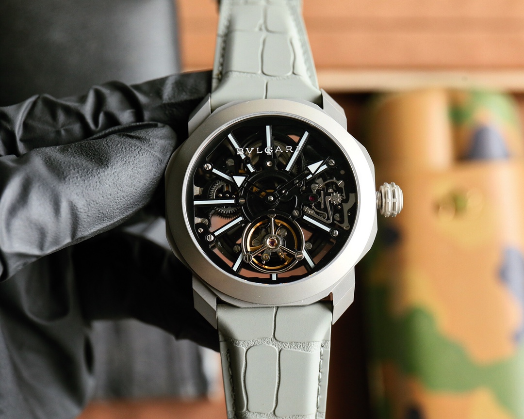 BVLGARI Octo Roma Wristwatch: Luxury Design, High-End Machinery, Alligator Belt.