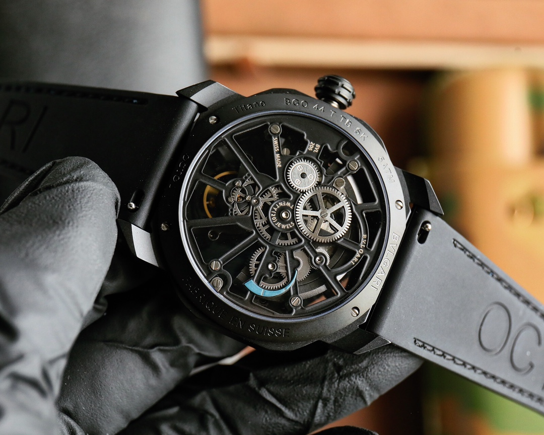BVLGARI Octo Roma Wristwatch: High-End Design and Functionality in Titanium Shell - 图片 8