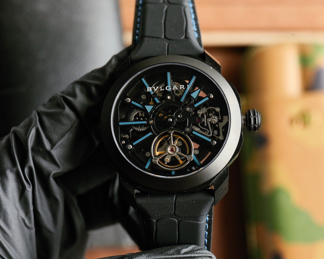 BVLGARI Octo Roma Wristwatch: High-End Design and Functionality in Titanium Shell