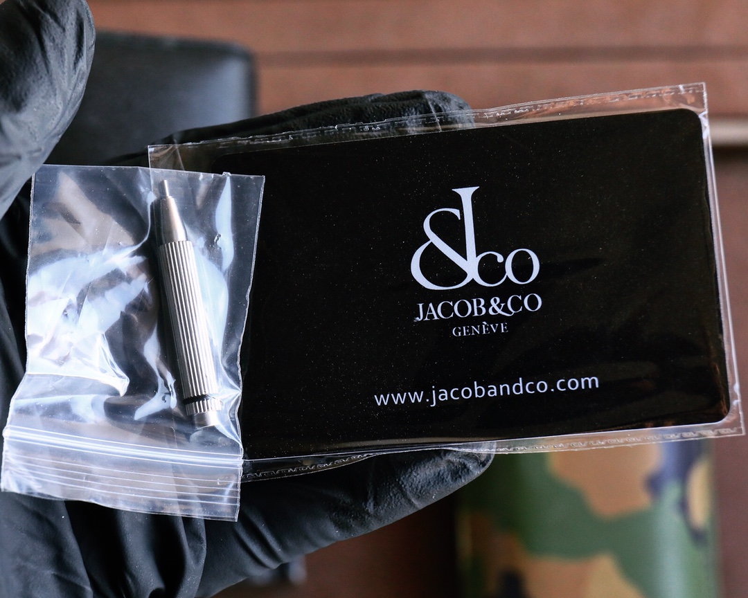 “Jack Panther’s Casino Tourbillon: A Unique Roulette Game Wristwatch with Swiss Craftsmanship” - 图片 9
