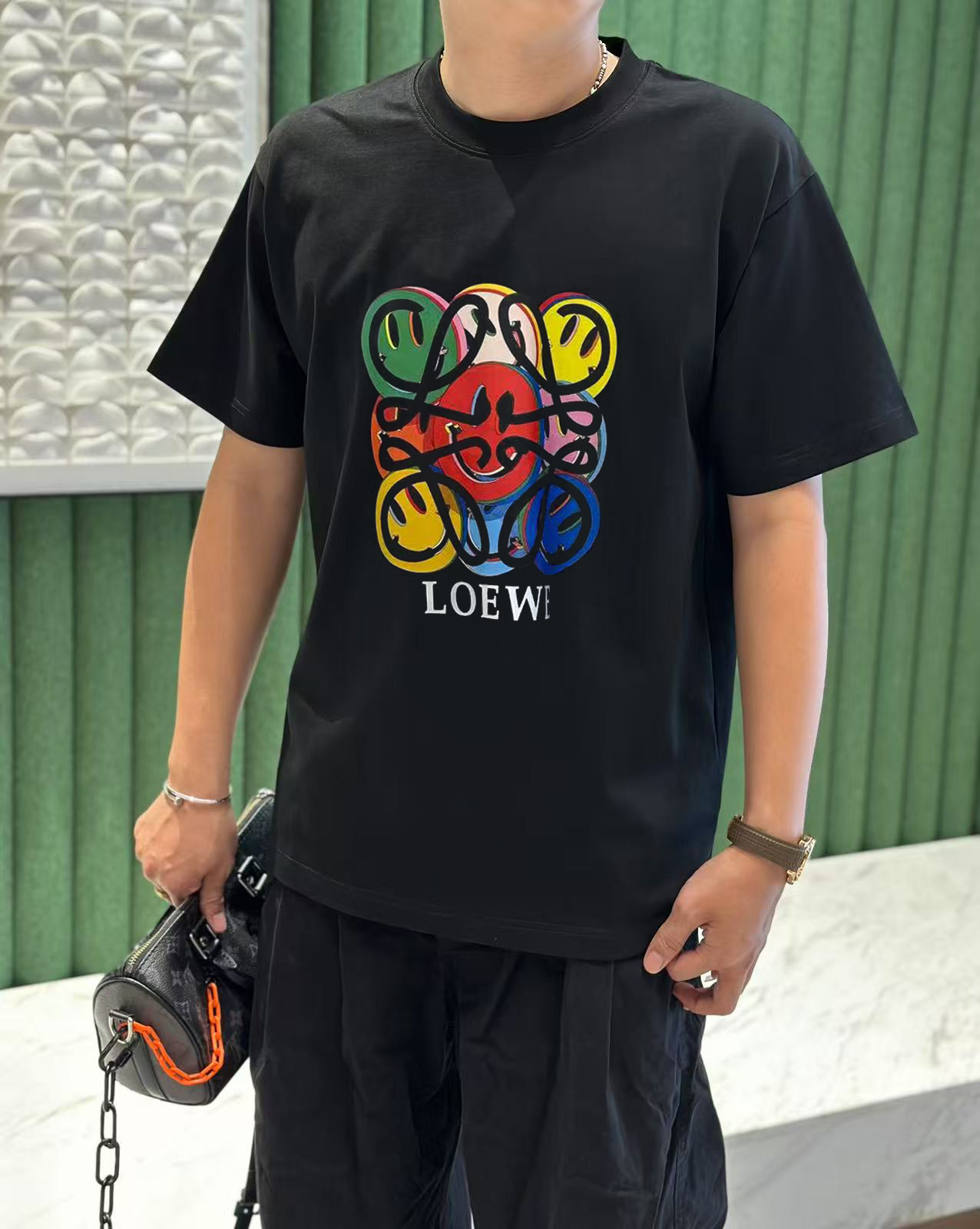 NO:447149,Luo Yiwei 2025 early spring new model first-time counter latest short-sleeved round-neck T-shirt, high-end customization, avant-garde and fashionable design!  High-end customized high-strength cotton fabric. It feels soft and comfortable to wear. The counter-level exquisite car line is fine. The workmanship is exquisite. The upper body effect is invincible and handsome!  A must-have item for handsome men!  S-2XL, loewe, T-shirt,tees, t-shirt,alexander wang19860909罗意威 2025早春新款首发专柜最新款短袖圆领T恤 高端订制 设计前卫时尚！高端定制高支棉面料.手感柔软.穿着舒适.专柜级别精致车线.做工精细.上身效果无敌帅气！型男必备单品！码数S-2XL,,loewe,T-shirt,tees，t-shirt,alexander wang,Men's clothing