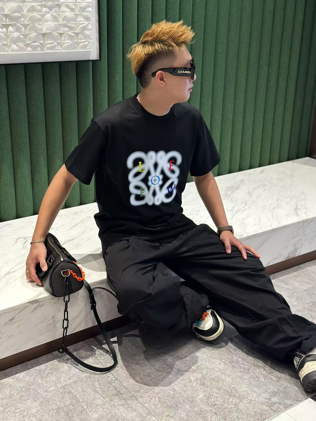 NO:447188,Luo Yiwei 2025 early spring new model first-time counter latest short-sleeved round-neck T-shirt, high-end customization, avant-garde and fashionable design!  High-end customized high-strength cotton fabric. It feels soft and comfortable to wear. The counter-level exquisite car line is fine. The workmanship is exquisite. The upper body effect is invincible and handsome!  A must-have item for handsome men!  S-2XL, loewe, T-shirt,tees, t-shirt,alexander wang19860909罗意威 2025早春新款首发专柜最新款短袖圆领T恤 高端订制 设计前卫时尚！高端定制高支棉面料.手感柔软.穿着舒适.专柜级别精致车线.做工精细.上身效果无敌帅气！型男必备单品！码数S-2XL,,loewe,T-shirt,tees，t-shirt,alexander wang,Men's clothing