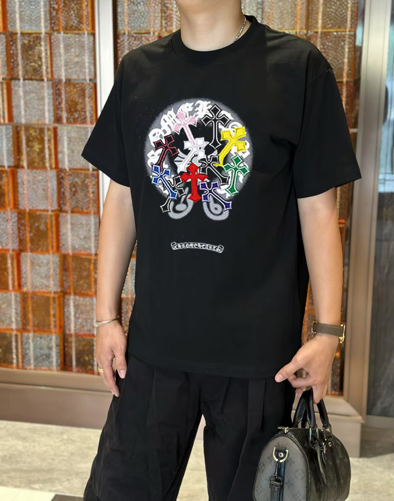 NO:447101,Crowxin 2025 early spring new model first-time counter latest short-sleeved round-neck T-shirt, high-end customization, avant-garde and fashionable design!  High-end customized high-strength cotton fabric. It feels soft and comfortable to wear. The counter-level exquisite car line is fine. The workmanship is exquisite. The upper body effect is invincible and handsome!  A must-have item for handsome men!  S-2XL, chrome hearts, T-shirt,tees, t-shirt,alexander wang19860909克罗心 2025早春新款首发专柜最新款短袖圆领T恤 高端订制 设计前卫时尚！高端定制高支棉面料.手感柔软.穿着舒适.专柜级别精致车线.做工精细.上身效果无敌帅气！型男必备单品！码数S-2XL,,chrome hearts,T-shirt,tees，t-shirt,alexander wang,Men's clothing