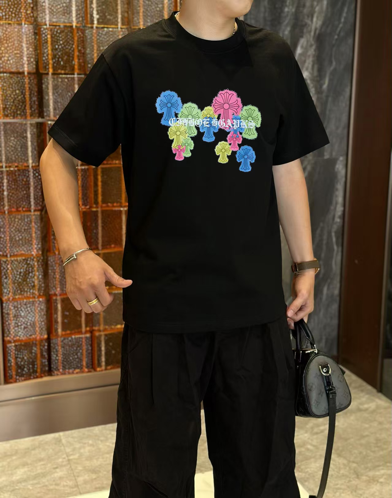 NO:449477,Crowxin 2025 early spring new model first-time counter latest short-sleeved round-neck T-shirt, high-end customization, avant-garde and fashionable design!  High-end customized high-strength cotton fabric. It feels soft and comfortable to wear. The counter-level exquisite car line is fine. The workmanship is exquisite. The upper body effect is invincible and handsome!  A must-have item for handsome men!  S-2XL, chrome hearts, T-shirt,tees, t-shirt,alexander wang19860909克罗心 2025早春新款首发专柜最新款短袖圆领T恤 高端订制 设计前卫时尚！高端定制高支棉面料.手感柔软.穿着舒适.专柜级别精致车线.做工精细.上身效果无敌帅气！型男必备单品！码数S-2XL,,chrome hearts,T-shirt,tees，t-shirt,alexander wang,Men's clothing