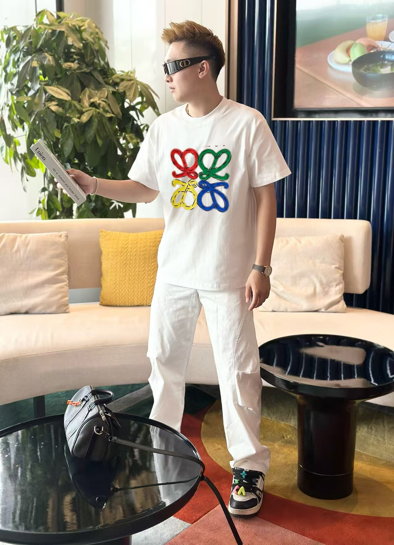 NO:452698,Luo Yiwei 2025 early spring new model first-time counter latest short-sleeved round-neck T-shirt, high-end customization, avant-garde and fashionable design!  High-end customized high-strength cotton fabric. It feels soft and comfortable to wear. The counter-level exquisite car line is fine. The workmanship is exquisite. The upper body effect is invincible and handsome!  A must-have item for handsome men!  S-2XL, loewe, T-shirt,tees, t-shirt,alexander wang19860909罗意威 2025早春新款首发专柜最新款短袖圆领T恤 高端订制 设计前卫时尚！高端定制高支棉面料.手感柔软.穿着舒适.专柜级别精致车线.做工精细.上身效果无敌帅气！型男必备单品！码数S-2XL,,loewe,T-shirt,tees，t-shirt,alexander wang,Men's clothing