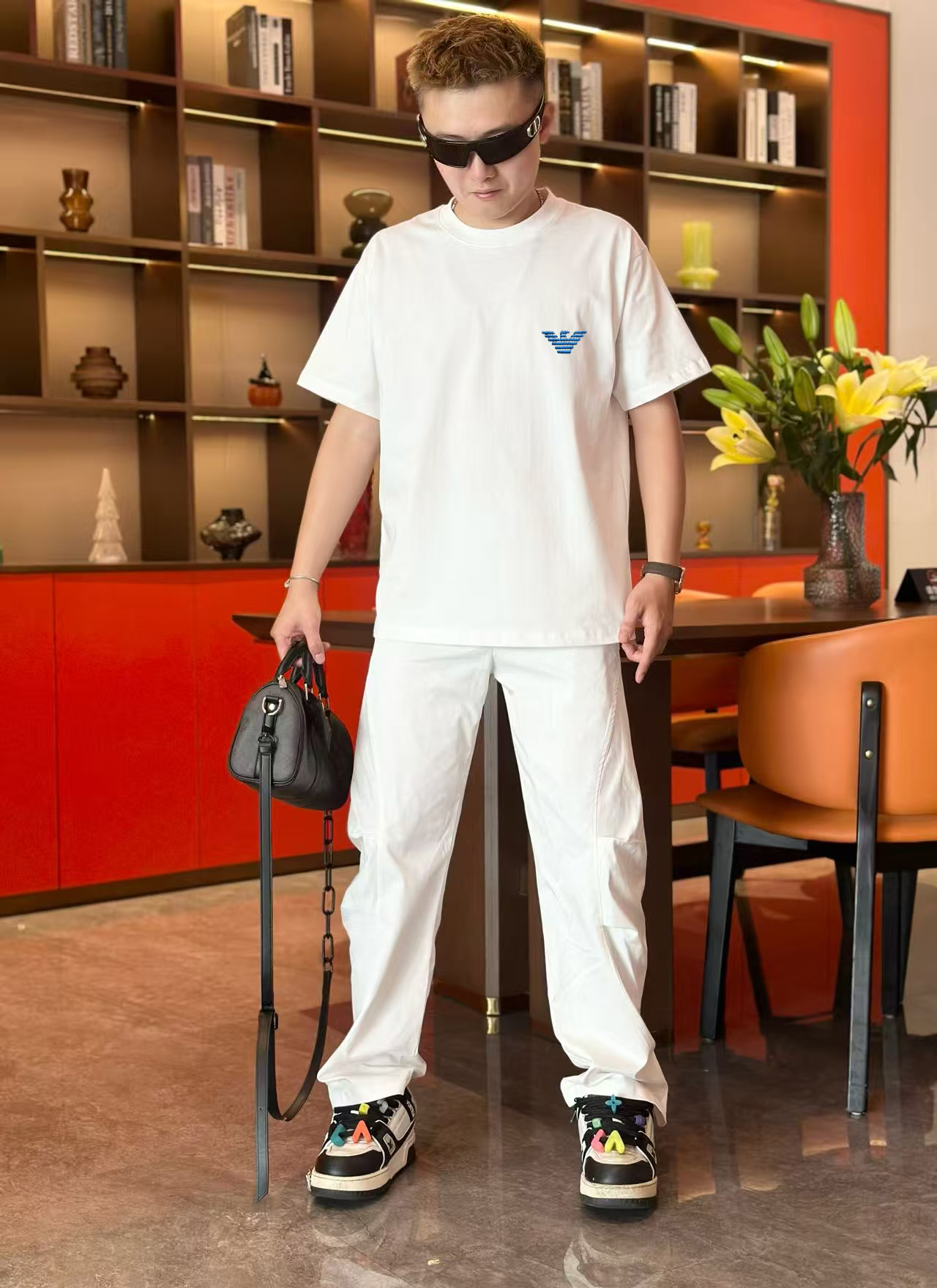 NO:452737,Armani 2025 early spring new model first-time counter latest short-sleeved round-neck T-shirt, high-end customization, avant-garde and fashionable design!  High-end customized high-strength cotton fabric. It feels soft and comfortable to wear. The counter-level exquisite car line is fine. The workmanship is exquisite. The upper body effect is invincible and handsome!  A must-have item for handsome men!  S-2XL, Armani, T-shirt,tees, t-shirt,alexander wang19860909阿玛尼 2025早春新款首发专柜最新款短袖圆领T恤 高端订制 设计前卫时尚！高端定制高支棉面料.手感柔软.穿着舒适.专柜级别精致车线.做工精细.上身效果无敌帅气！型男必备单品！码数S-2XL,,armani,T-shirt,tees，t-shirt,alexander wang,Men's clothing