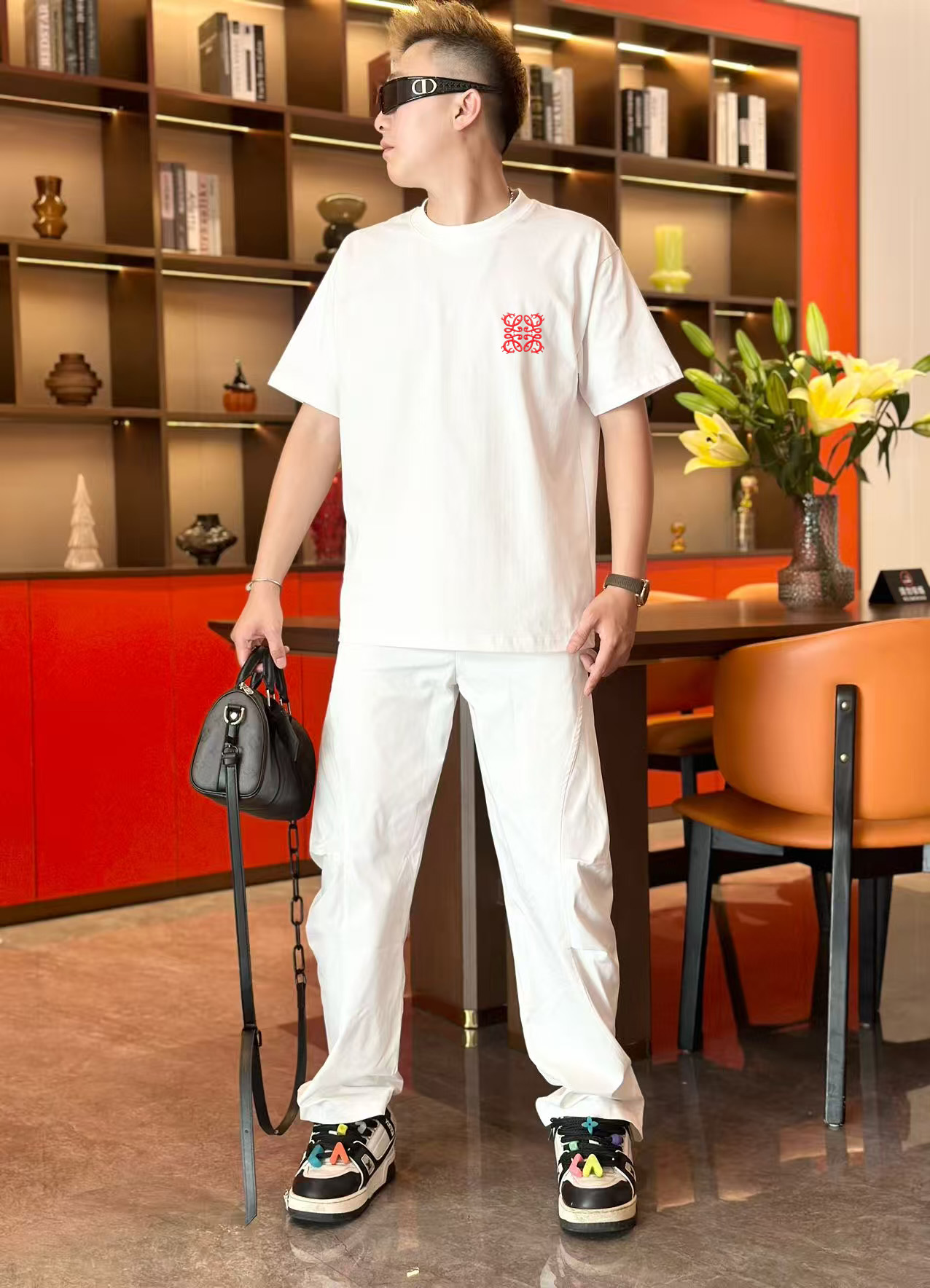 NO:452755,Luo Yiwei 2025 early spring new model first-time counter latest short-sleeved round-neck T-shirt, high-end customization, avant-garde and fashionable design!  High-end customized high-strength cotton fabric. It feels soft and comfortable to wear. The counter-level exquisite car line is fine. The workmanship is exquisite. The upper body effect is invincible and handsome!  A must-have item for handsome men!  S-2XL, loewe, T-shirt,tees, t-shirt,alexander wang19860909罗意威 2025早春新款首发专柜最新款短袖圆领T恤 高端订制 设计前卫时尚！高端定制高支棉面料.手感柔软.穿着舒适.专柜级别精致车线.做工精细.上身效果无敌帅气！型男必备单品！码数S-2XL,,loewe,T-shirt,tees，t-shirt,alexander wang,Men's clothing