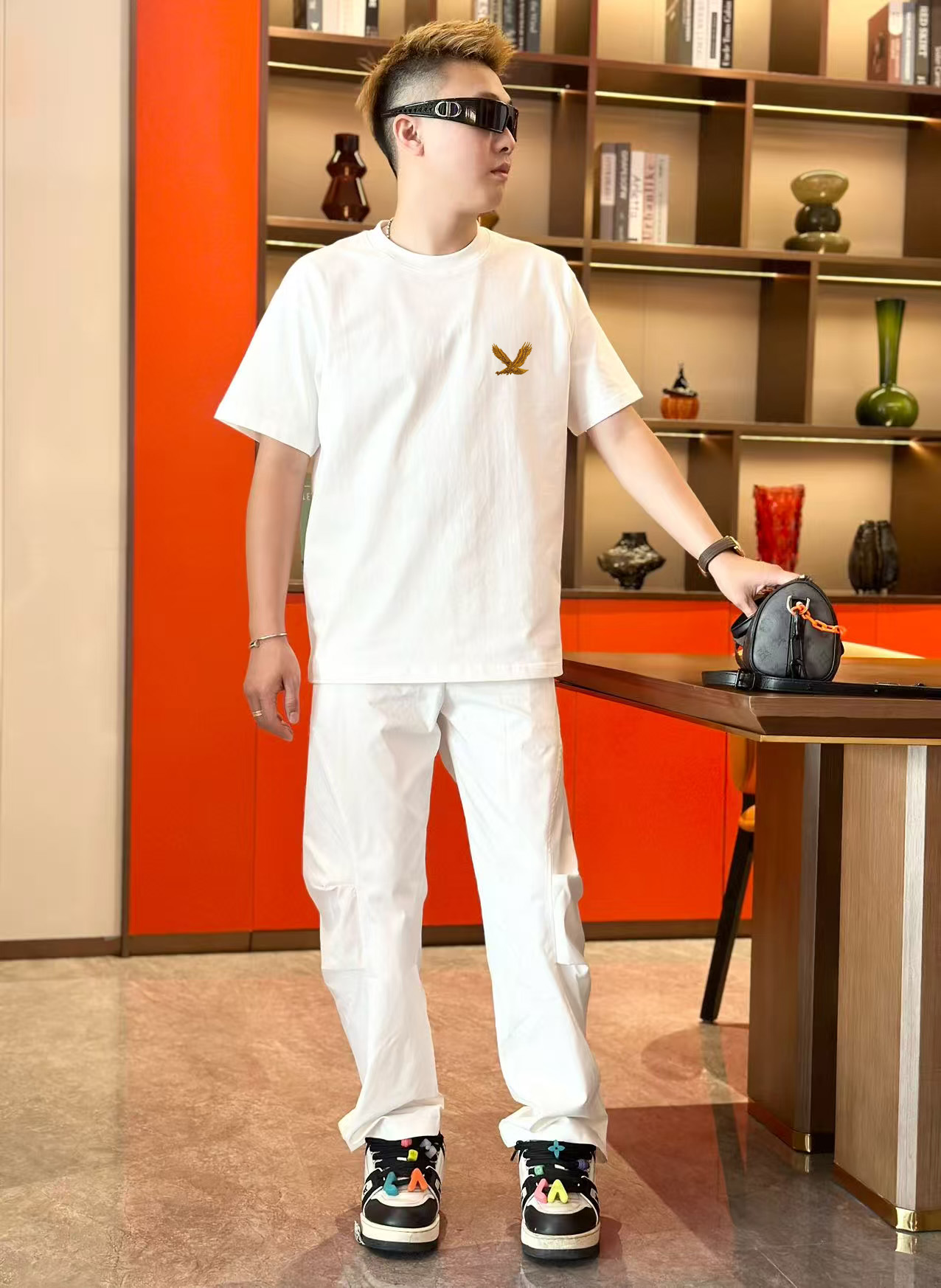 NO:452750,Stephen 2025 early spring new model first-time counter latest short-sleeved round-neck T-shirt, high-end customization, avant-garde and fashionable design!  High-end customized high-strength cotton fabric. It feels soft and comfortable to wear. The counter-level exquisite car line is fine. The workmanship is exquisite. The upper body effect is invincible and handsome!  A must-have item for handsome men!  S-2XL, T-shirt,tees,t-shirt,alexander wang19860909史蒂芬 2025早春新款首发专柜最新款短袖圆领T恤 高端订制 设计前卫时尚！高端定制高支棉面料.手感柔软.穿着舒适.专柜级别精致车线.做工精细.上身效果无敌帅气！型男必备单品！码数S-2XL,,T-shirt,tees，t-shirt,alexander wang,Men's clothing