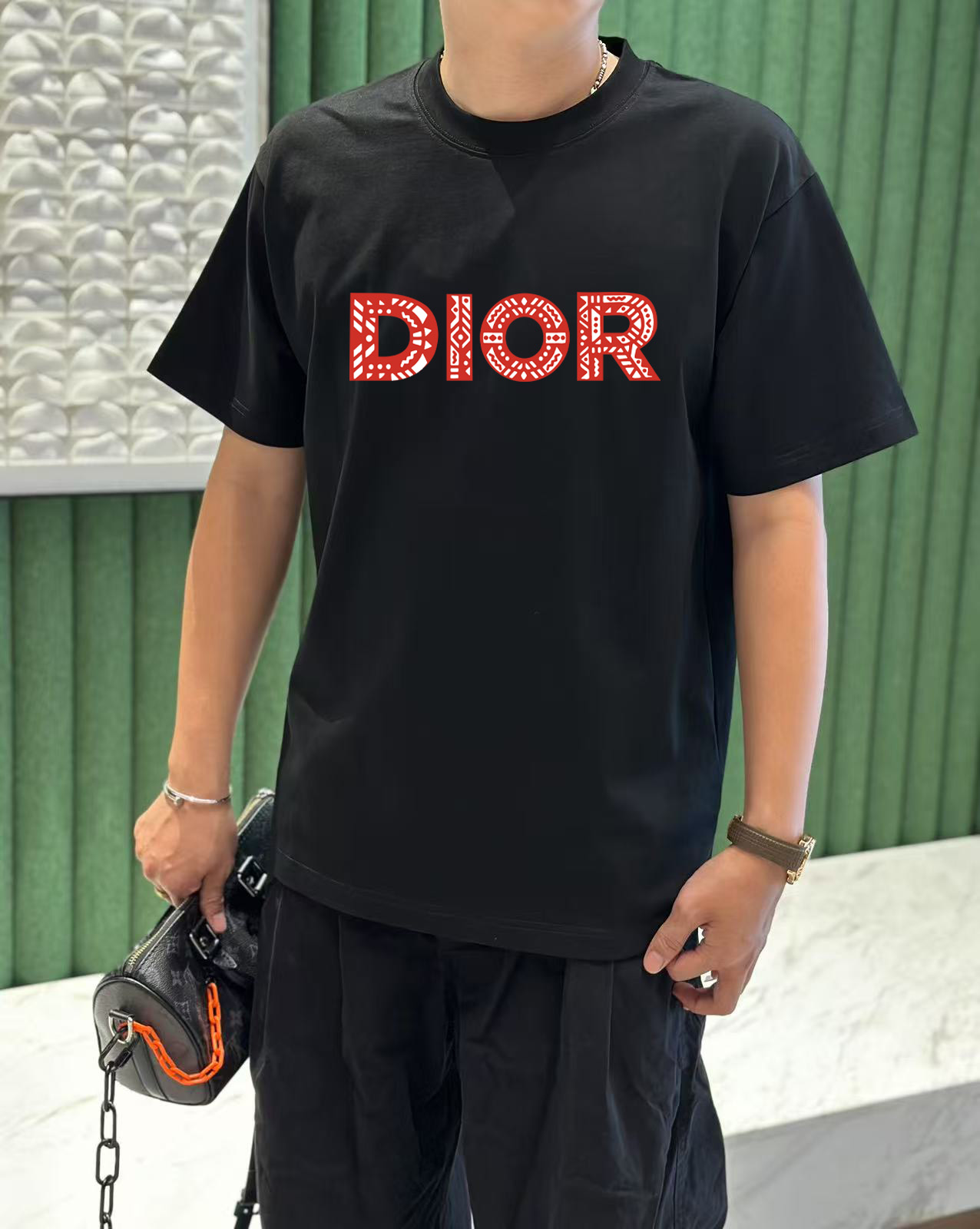 NO:458607,Dior 2025 early spring new model first-time counter latest short-sleeved round-neck T-shirt, high-end customization, avant-garde and fashionable design!  High-end customized high-strength cotton fabric. It feels soft and comfortable to wear. The counter-level exquisite car line is fine. The workmanship is exquisite. The upper body effect is invincible and handsome!  A must-have item for handsome men!  S-2XL, dior, T-shirt,tees, t-shirt,alexander wang19860909迪奥 2025早春新款首发专柜最新款短袖圆领T恤 高端订制 设计前卫时尚！高端定制高支棉面料.手感柔软.穿着舒适.专柜级别精致车线.做工精细.上身效果无敌帅气！型男必备单品！码数S-2XL,,dior,T-shirt,tees，t-shirt,alexander wang,Men's clothing