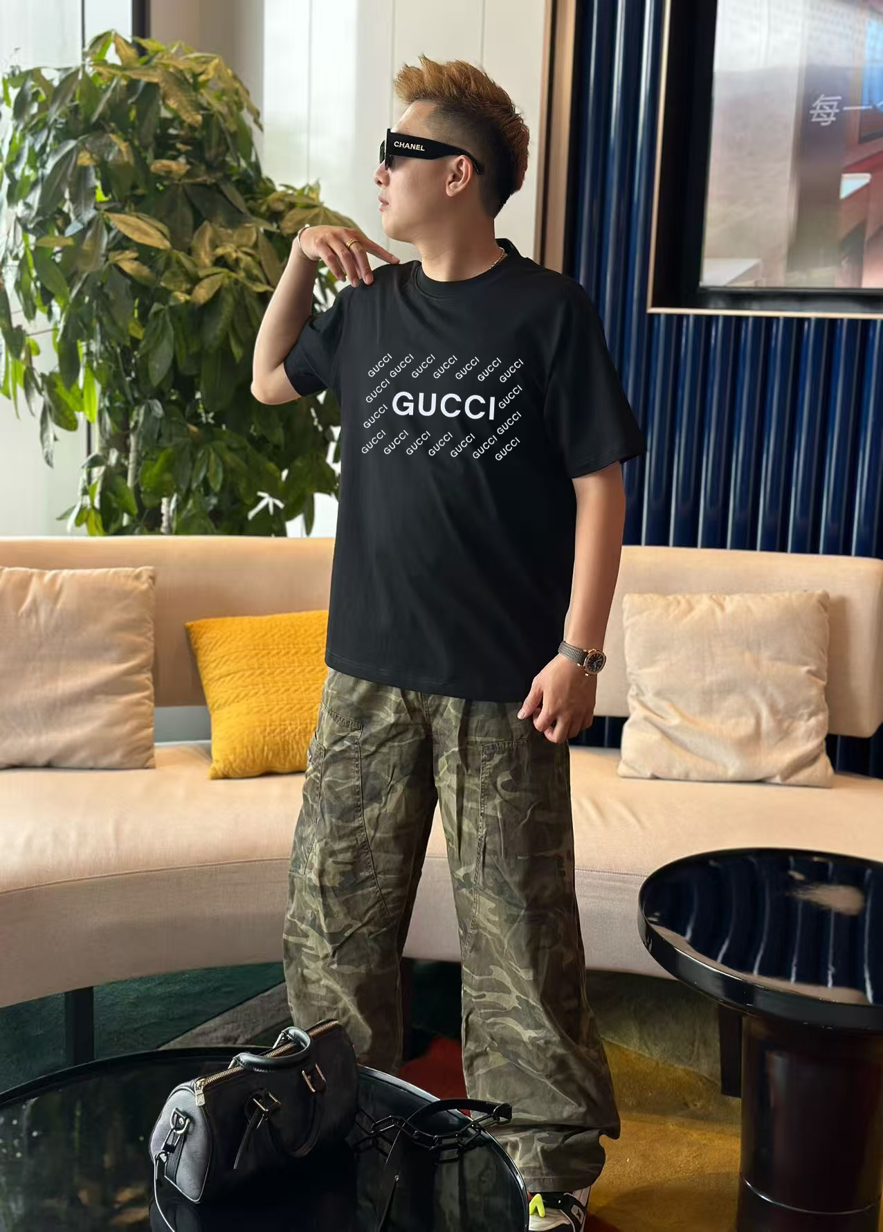 NO:458626,Gucci 2025 early spring new model first-time counter latest short-sleeved round-neck T-shirt, high-end customization, avant-garde and fashionable design!  High-end customized high-strength cotton fabric. It feels soft and comfortable to wear. The counter-level exquisite car line is fine. The workmanship is exquisite. The upper body effect is invincible and handsome!  A must-have item for handsome men!  S-2XL, gucci, T-shirt,tees, t-shirt,alexander wang19860909古驰 2025早春新款首发专柜最新款短袖圆领T恤 高端订制 设计前卫时尚！高端定制高支棉面料.手感柔软.穿着舒适.专柜级别精致车线.做工精细.上身效果无敌帅气！型男必备单品！码数S-2XL,,gucci,T-shirt,tees，t-shirt,alexander wang,Men's clothing