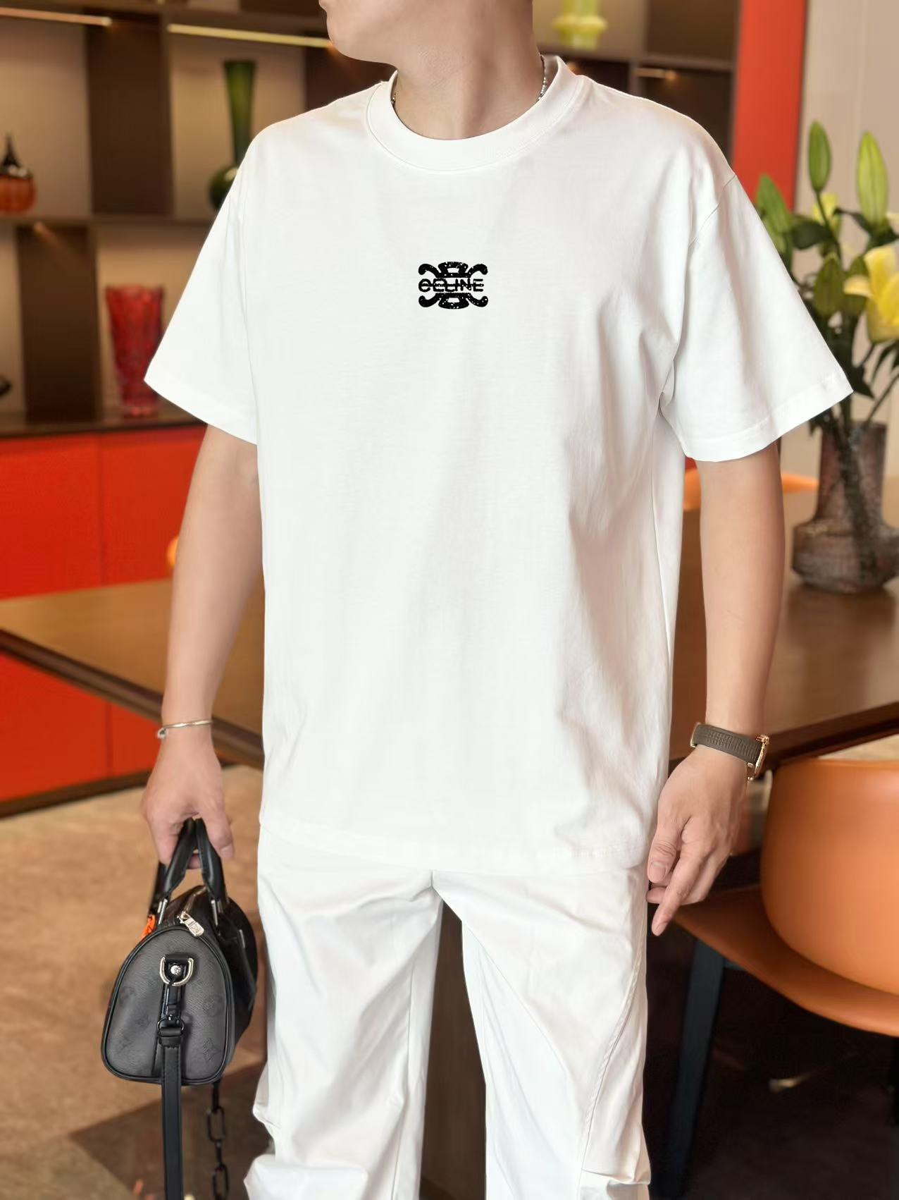 NO:458641,Selin 2025 early spring new model first-time counter latest short-sleeved round-neck T-shirt, high-end customization, avant-garde and fashionable design!  High-end customized high-strength cotton fabric. It feels soft and comfortable to wear. The counter-level exquisite car line is fine. The workmanship is exquisite. The upper body effect is invincible and handsome!  A must-have item for handsome men!  S-2XL, celine, T-shirt,tees, t-shirt,alexander wang19860909赛琳 2025早春新款首发专柜最新款短袖圆领T恤 高端订制 设计前卫时尚！高端定制高支棉面料.手感柔软.穿着舒适.专柜级别精致车线.做工精细.上身效果无敌帅气！型男必备单品！码数S-2XL,,celine,T-shirt,tees，t-shirt,alexander wang,Men's clothing