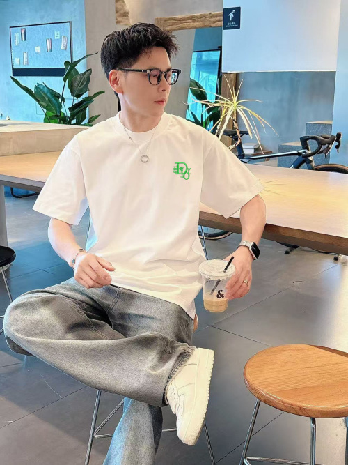 Dior 2025 Early Spring White Cotton T-Shirt with Green Logo 1 Dior 2025 Early Spring White Cotton T-Shirt with Green Logo