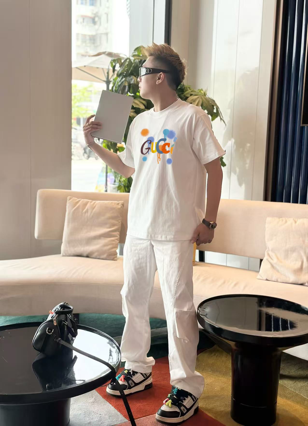 P115 古驰 2025早春新款首发专柜最新款短袖圆领T恤 高端订制 设计前卫时尚！高端定制高支棉面料.手感柔软.穿着舒适.专柜级别精致车线.做工精细.上身效果无敌帅气！型男必备单品！码数：S-2XL