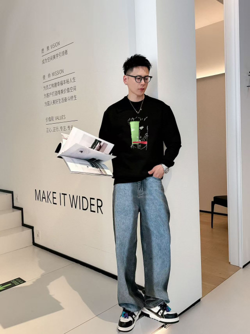 Dior Men's Black Cotton Crewneck Sweatshirt Fall 2025 Collection 1 Dior Men's Black Cotton Crewneck Sweatshirt Fall 2025 Collection