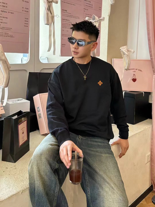 Louis Vuitton 2025 Men's Crewneck Sweatshirt - 400g Premium Cotton 1 Louis Vuitton 2025 Men's Crewneck Sweatshirt - 400g Premium Cotton