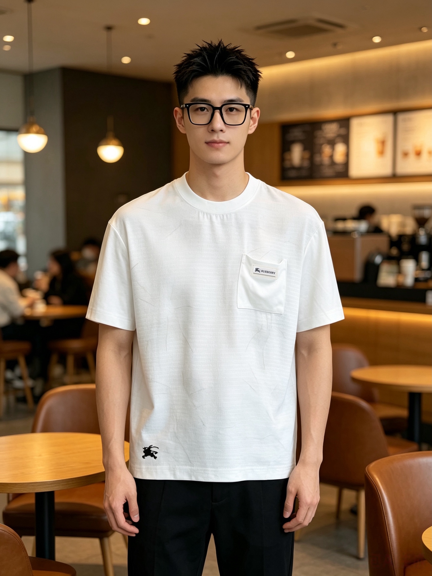NO:834314,Burberry's 2026 spring and summer new style debut counter, the latest short-sleeved round neck T-shirt, high-end customization, avant-garde and fashionable design!  The brand logo is designed with heavy craftsmanship. High-end customized cotton fabric. Soft to the touch. Comfortable to wear. Exquisite stitching at the counter level. Fine workmanship. The upper body effect is incomparably handsome!  A must-have for men and women, color black, white, size M to 3XL, burberry, T-shirt, tees, t-shirt,19860909巴宝莉 2026春夏新款首发专柜最新款短袖圆领T恤 高端订制 设计前卫时尚！品牌logo重工艺设计 高端定制棉面料.手感柔软.穿着舒适.专柜级别精致车线.做工精细.上身效果无敌帅气！男女必备款 颜色黑色 白色 码数M一3XL,,burberry,T-shirt,tees，t-shirt,,Men's clothing