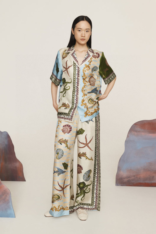 Silk Pajama Set With Seashell Print, Short Sleeve Top and Long Pants 1 Silk Pajama Set With Seashell Print, Short Sleeve Top and Long Pants