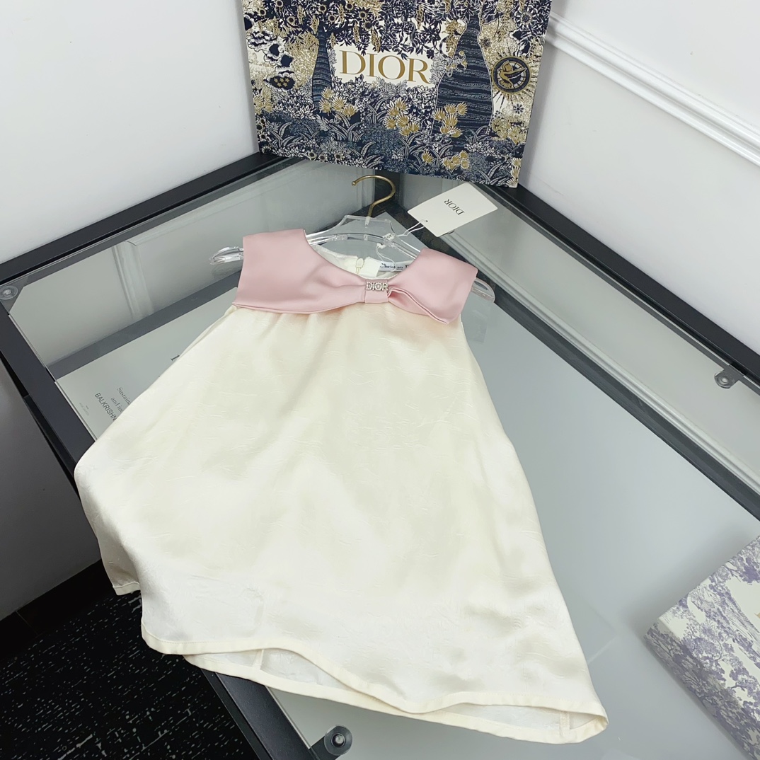Nuevo 🆕 Vestido de princesa sin mangas estilo dama elegante DD. Material de algodón y seda con ganchillo, broche clási…