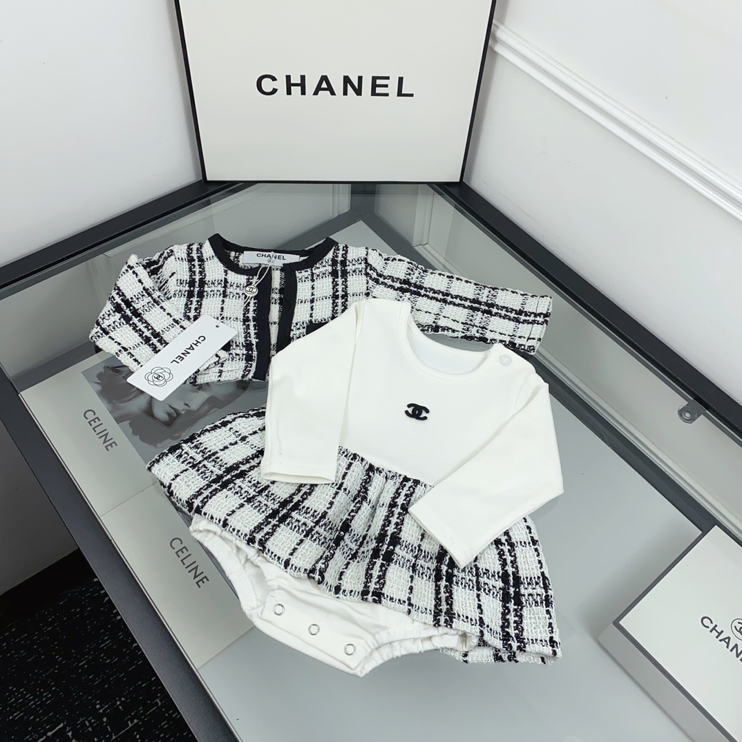Chaqueta estilo Chanel + body de manga larga con falda